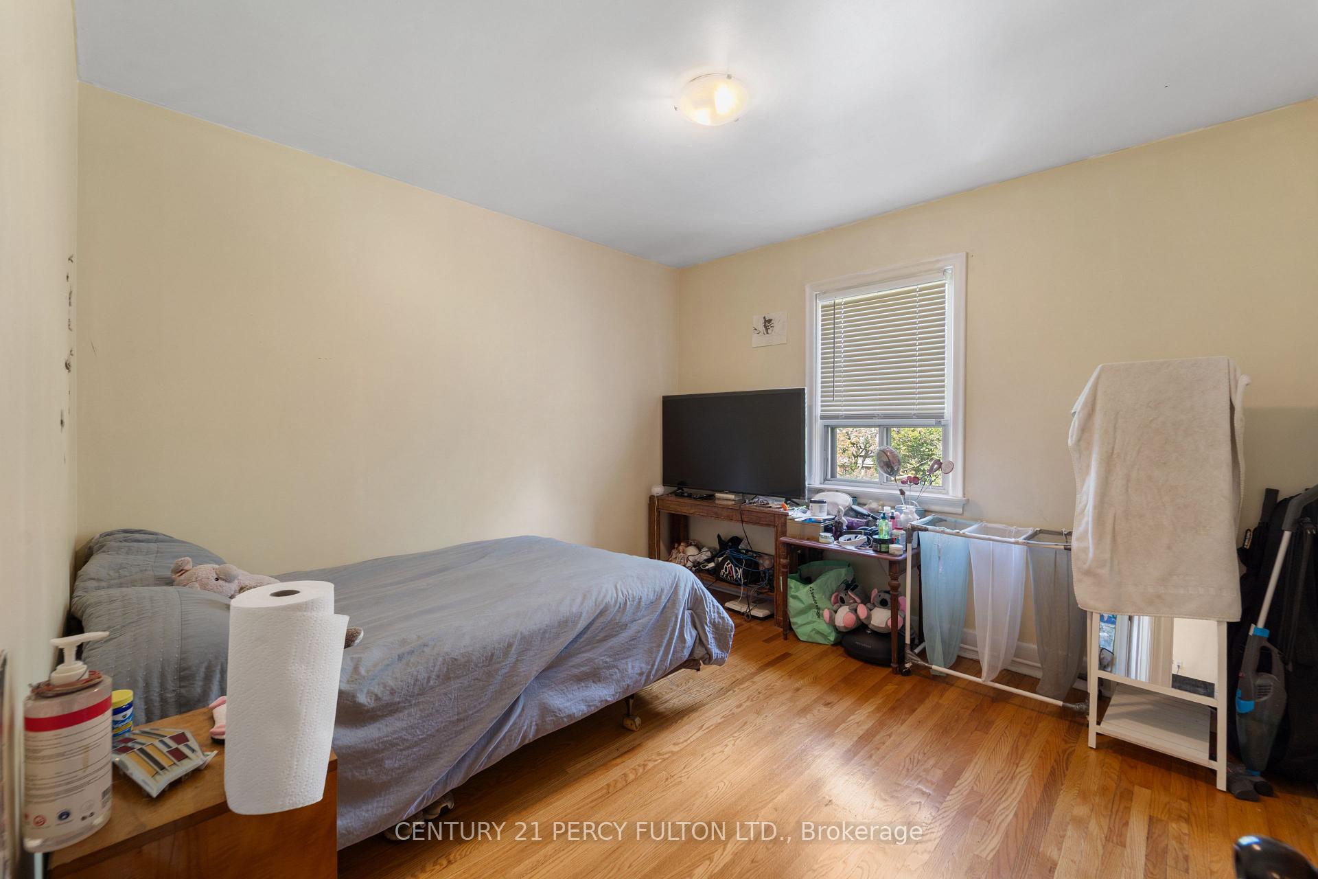 Photo 13 of 10 Belmore Avenue, Scarborough, Wexford-Maryvale — HOMEH