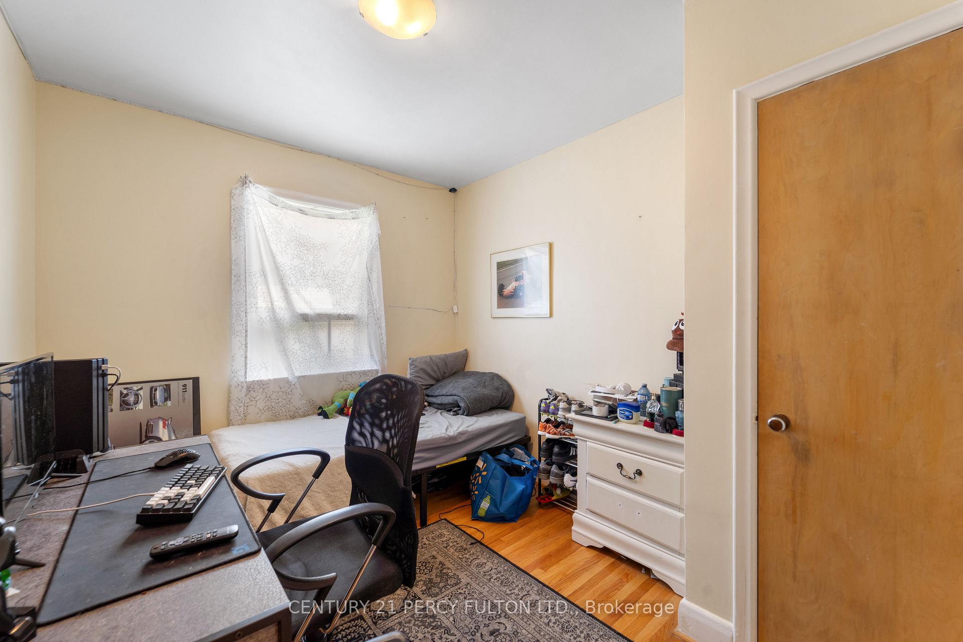 Photo 16 of 10 Belmore Avenue, Scarborough, Wexford-Maryvale — HOMEH