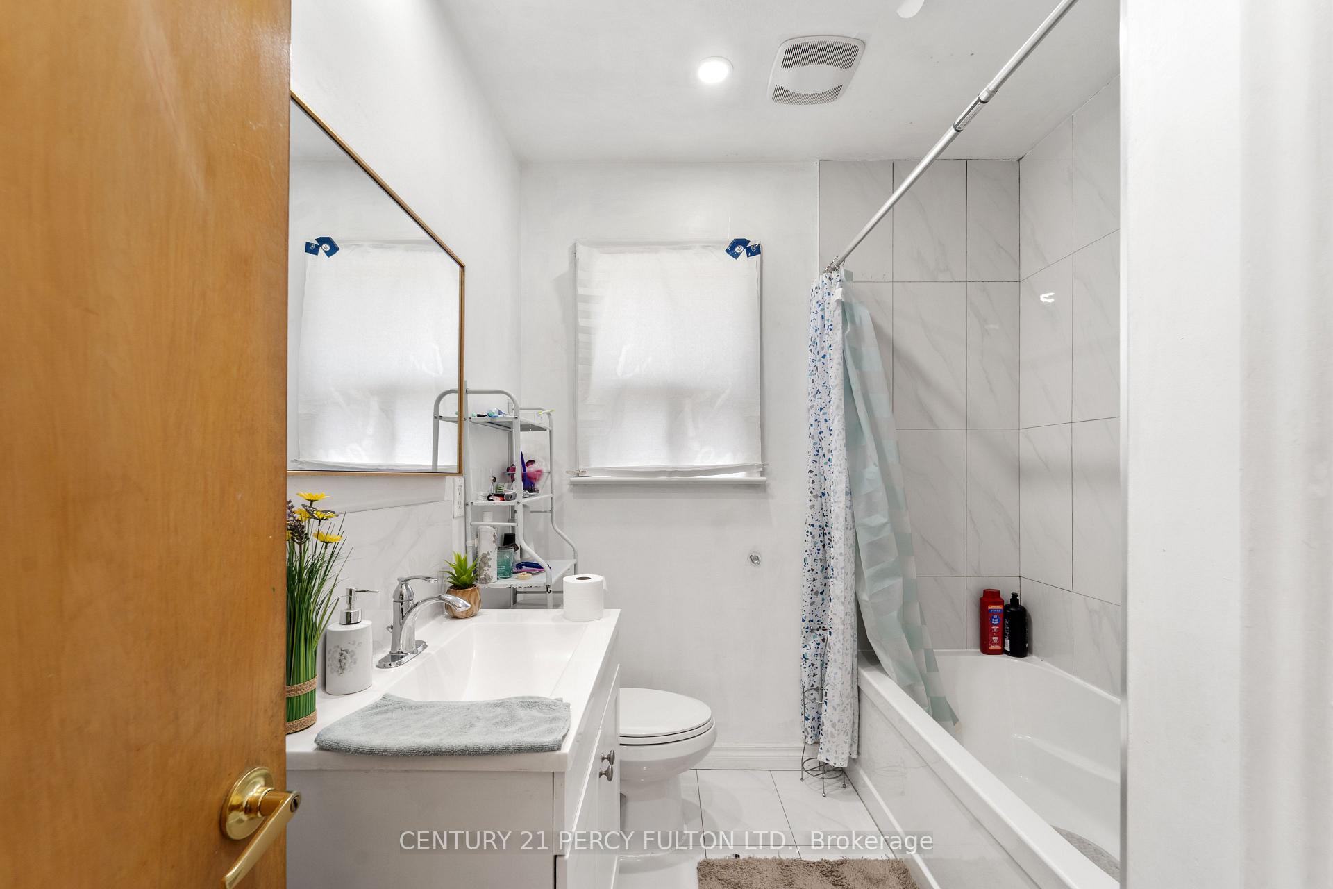Photo 17 of 10 Belmore Avenue, Scarborough, Wexford-Maryvale — HOMEH