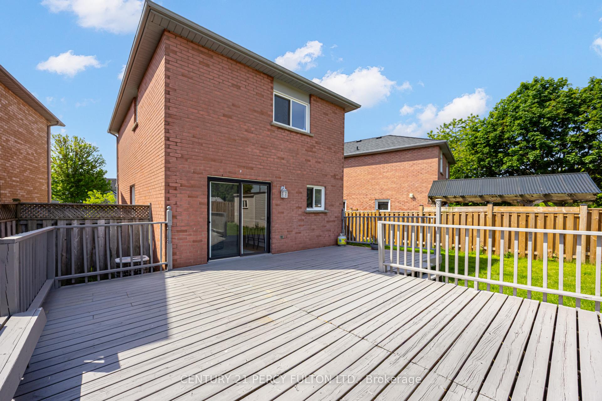 Photo 2 of 611 Atwood Crescent, Pickering, West Shore — HOMEH