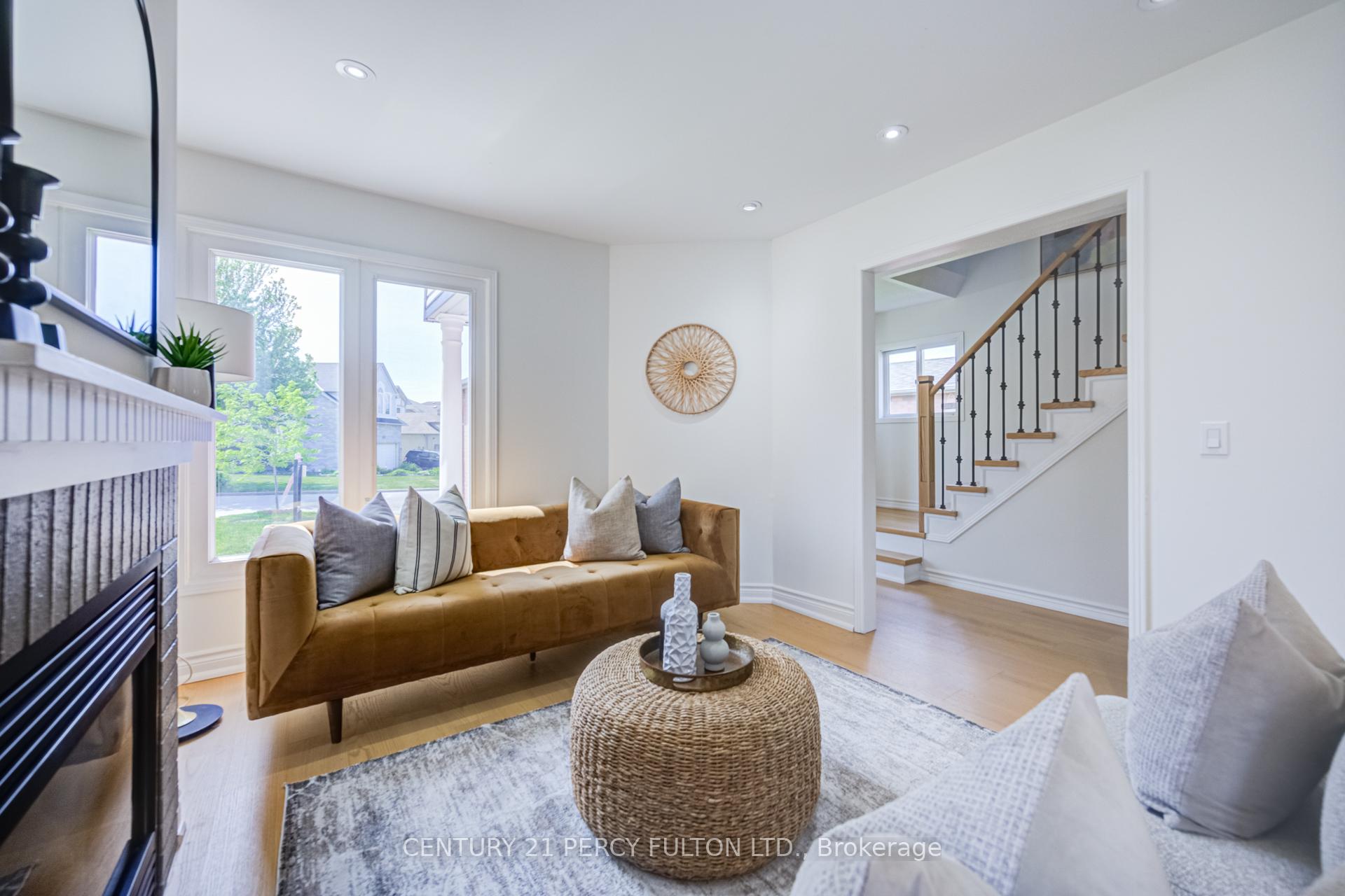 Photo 8 of 611 Atwood Crescent, Pickering, West Shore — HOMEH