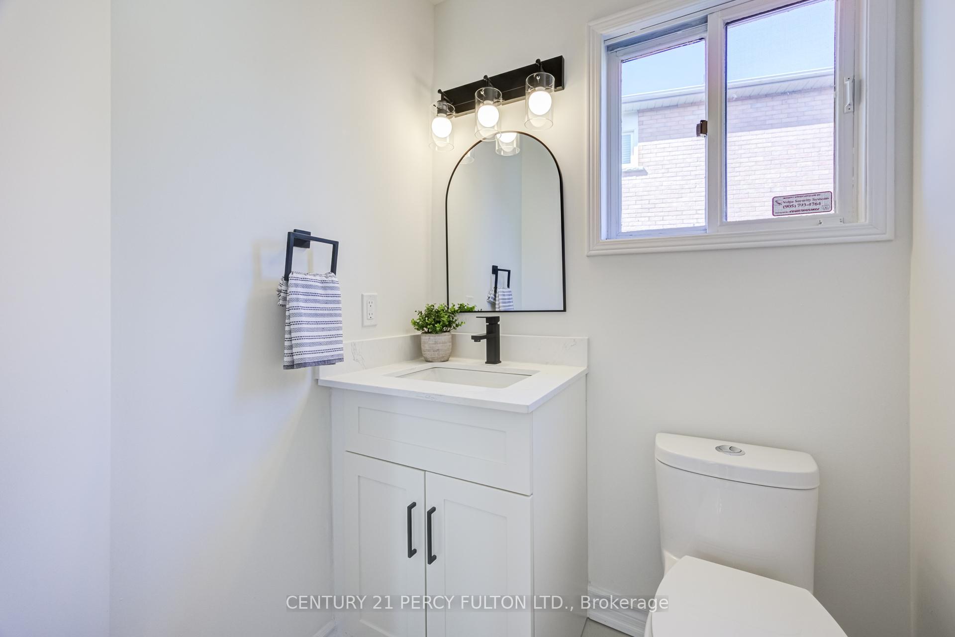 Photo 11 of 611 Atwood Crescent, Pickering, West Shore — HOMEH