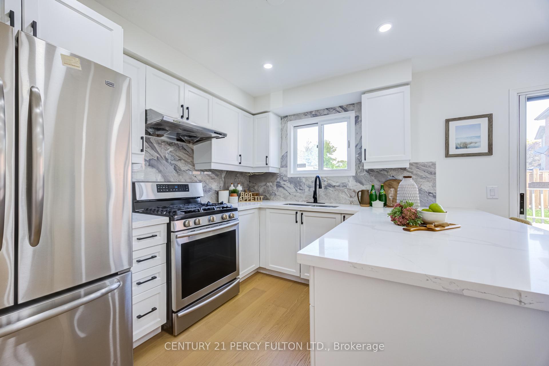 Photo 12 of 611 Atwood Crescent, Pickering, West Shore — HOMEH