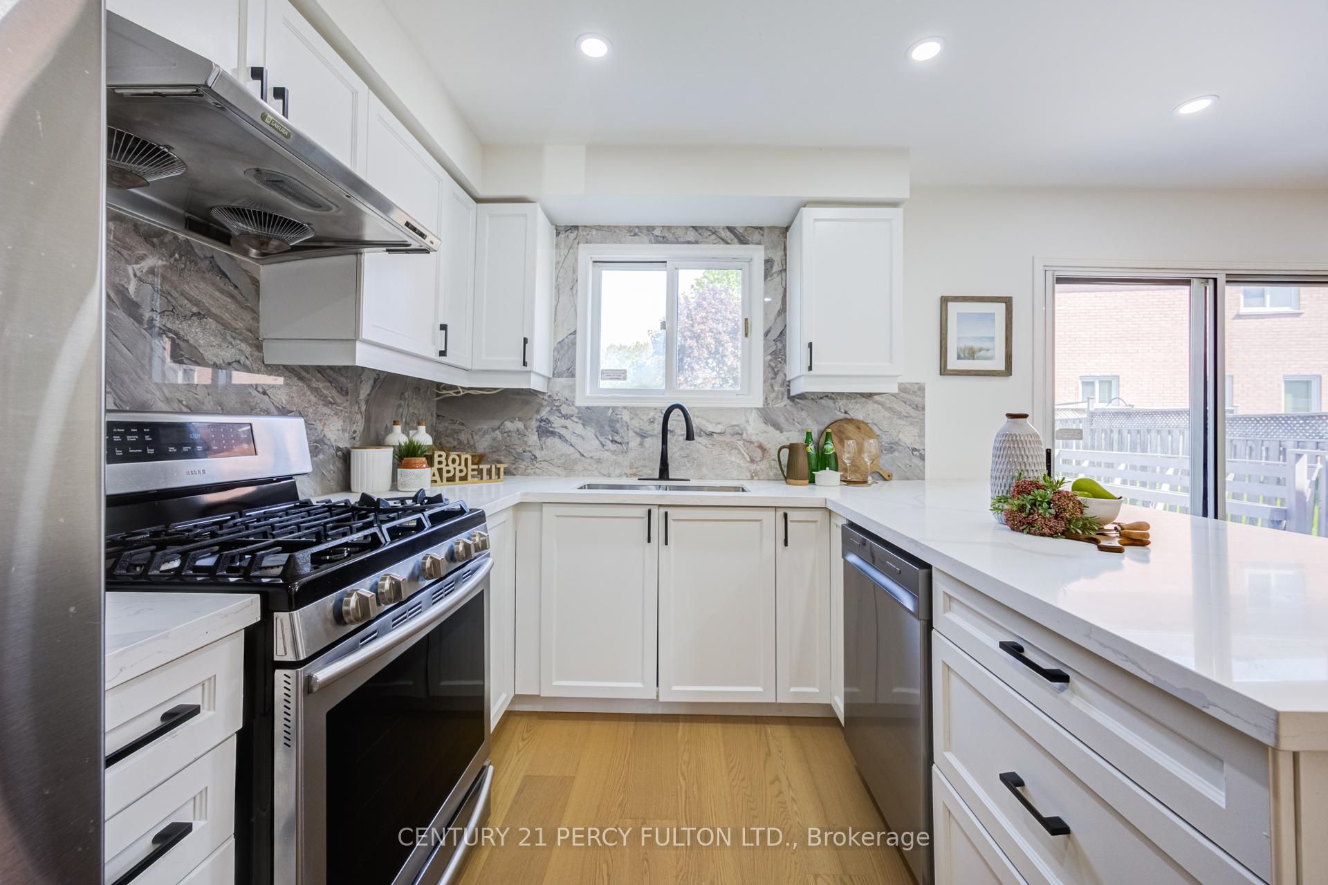 Photo 13 of 611 Atwood Crescent, Pickering, West Shore — HOMEH