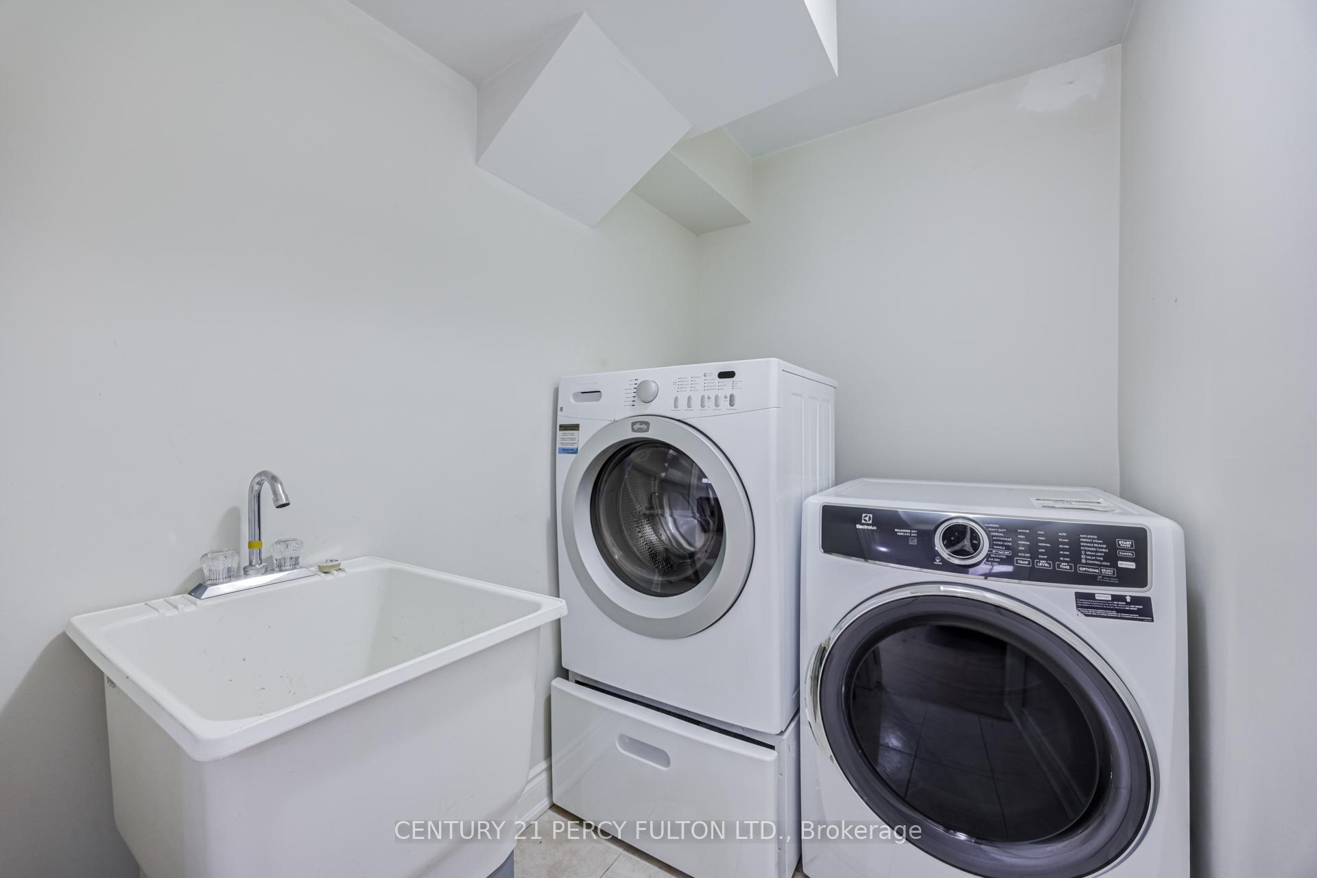 Photo 37 of 611 Atwood Crescent, Pickering, West Shore — HOMEH