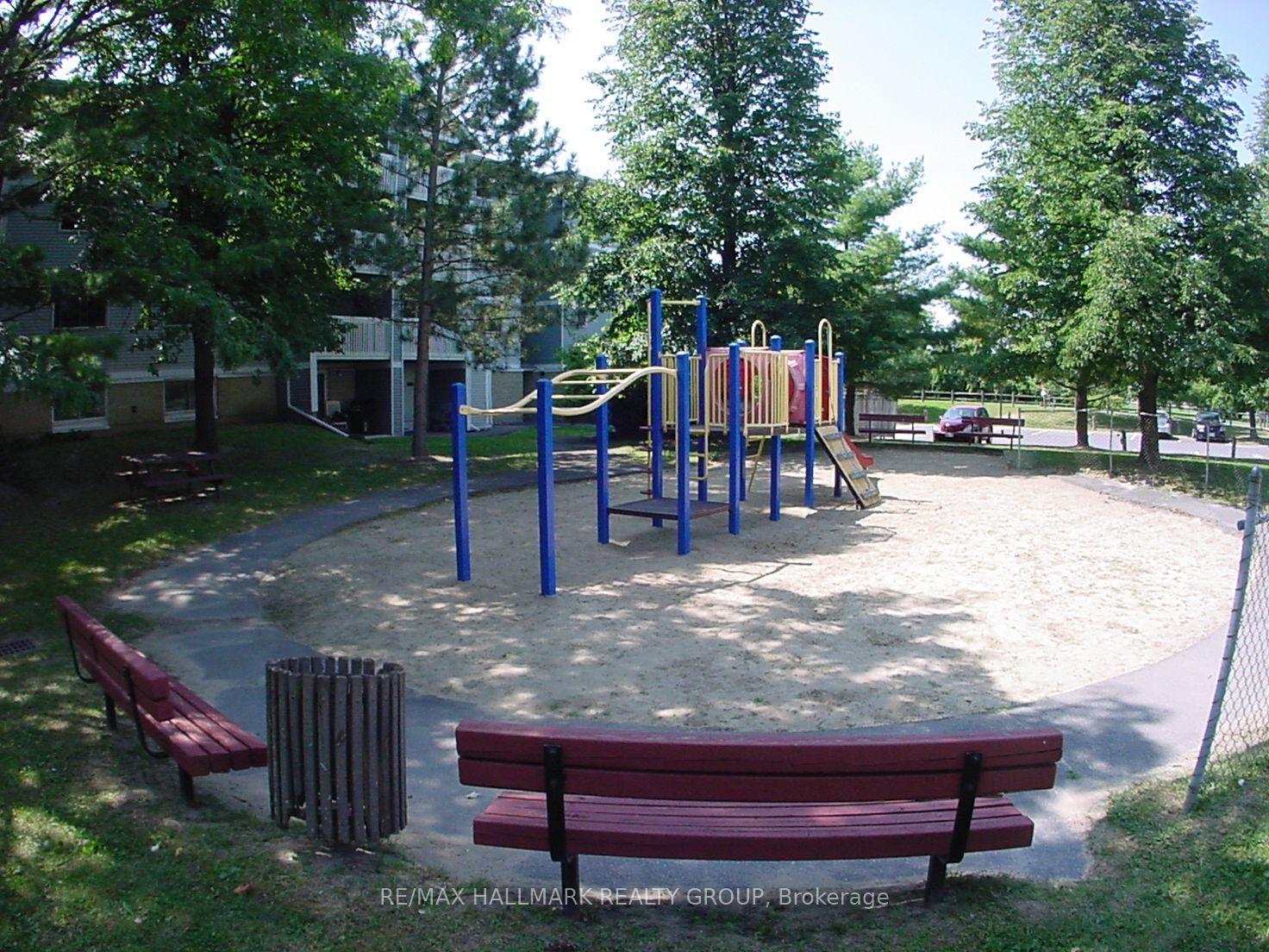 Photo 10 of Unit 403, 214 Viewmount Drive, Ottawa, Borden Farm/Stewart Farm/Carleton Heights/Parkwood Hills — HOMEH