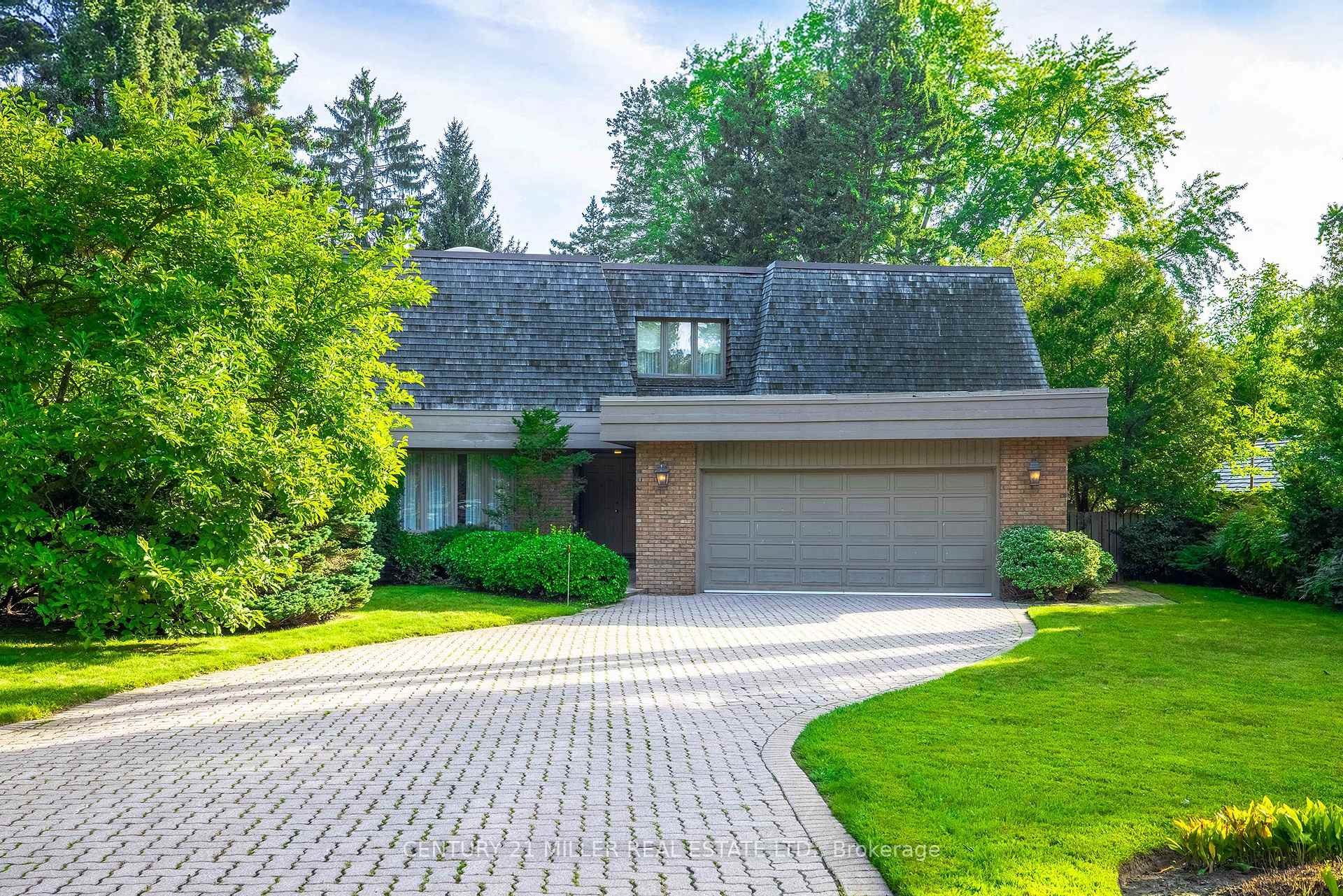 Photo of 16 Colonial Crescent
