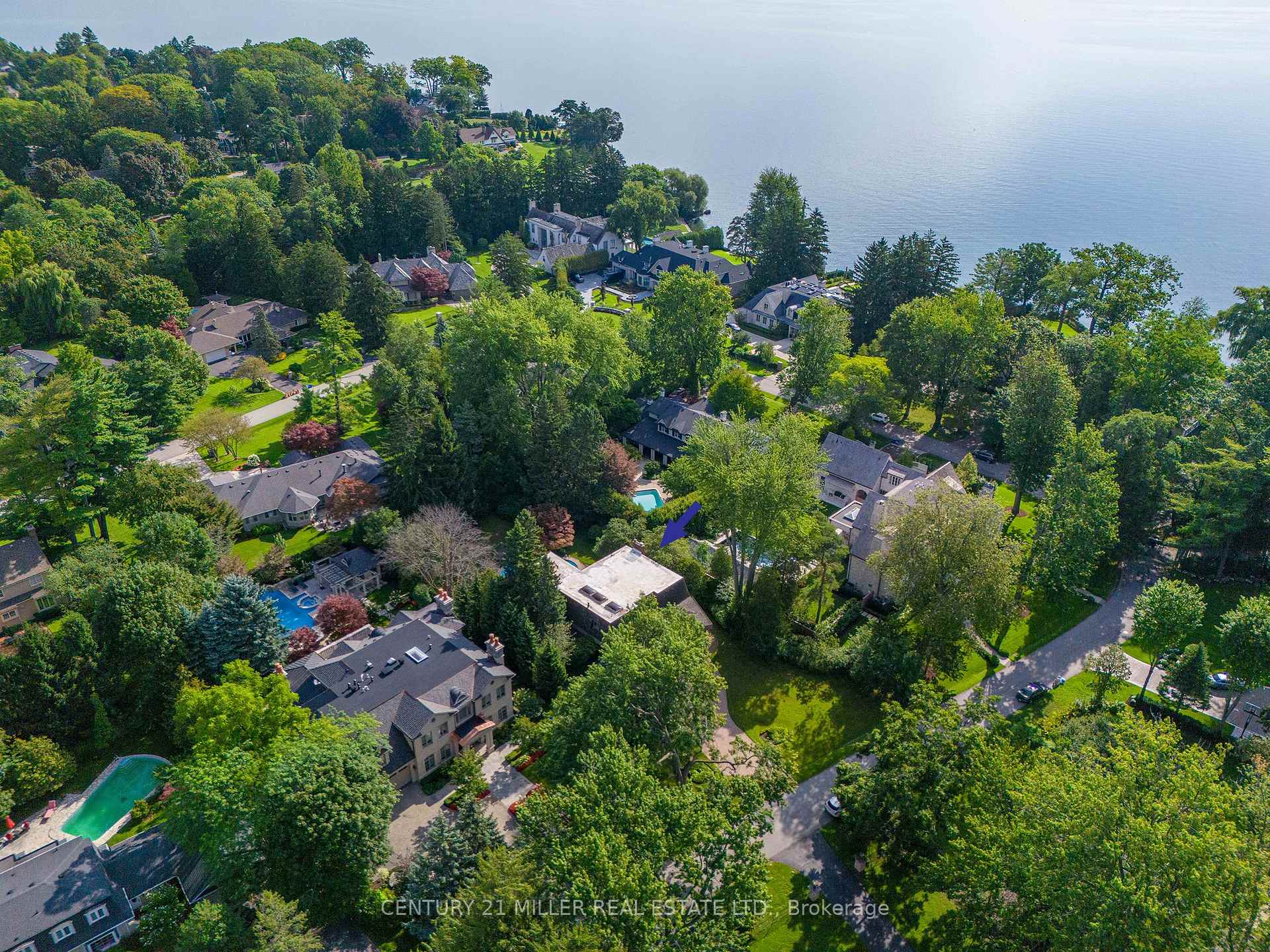 Photo 3 of 16 Colonial Crescent, Oakville, Morrison — HOMEH