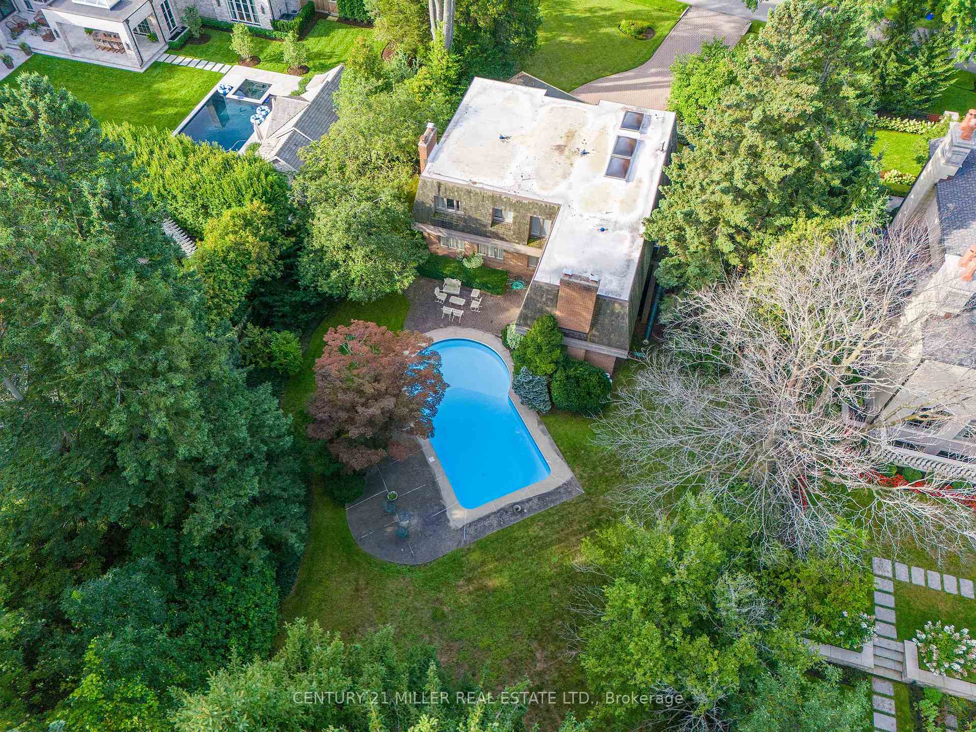 Photo 7 of 16 Colonial Crescent, Oakville, Morrison — HOMEH