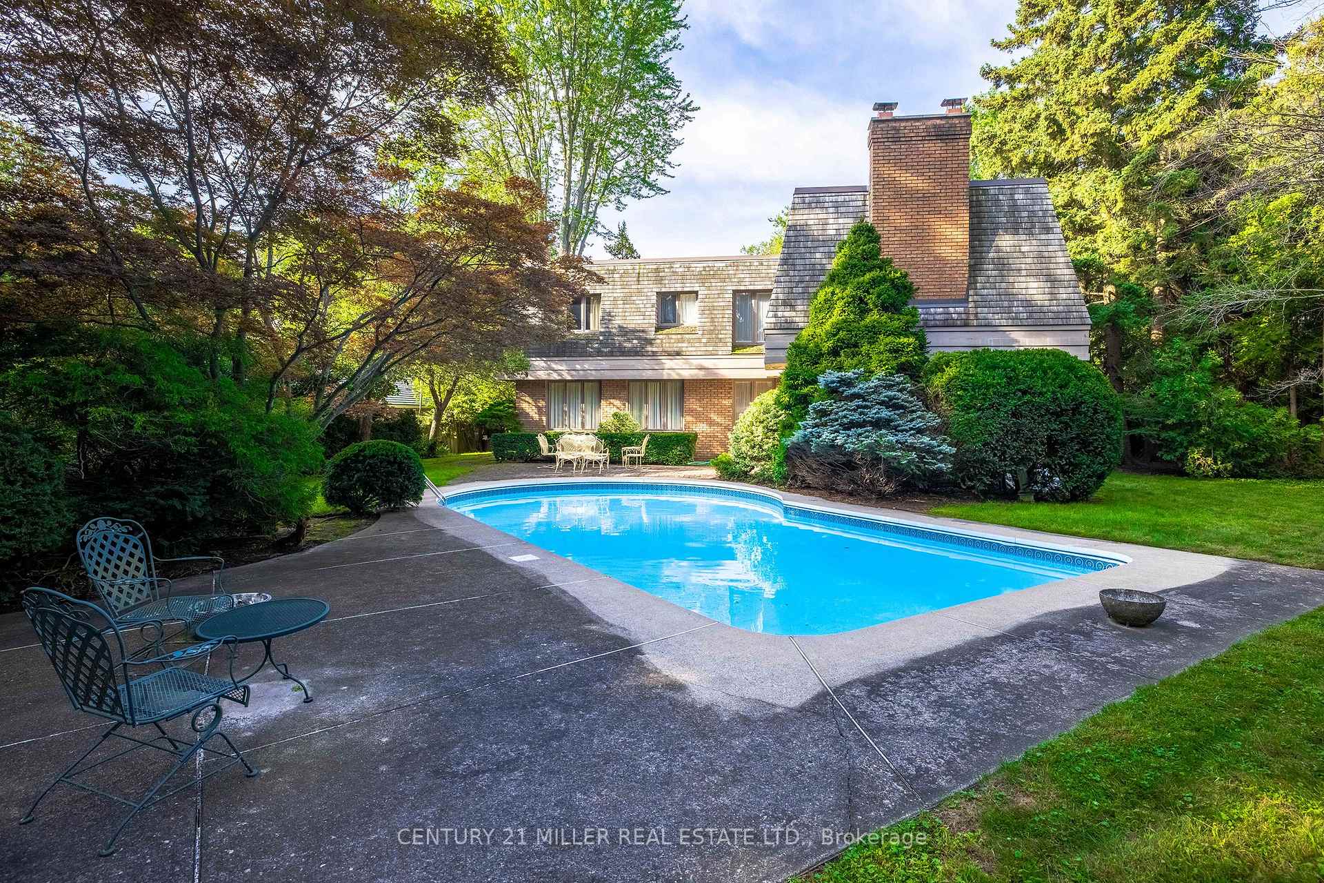 Photo 8 of 16 Colonial Crescent, Oakville, Morrison — HOMEH