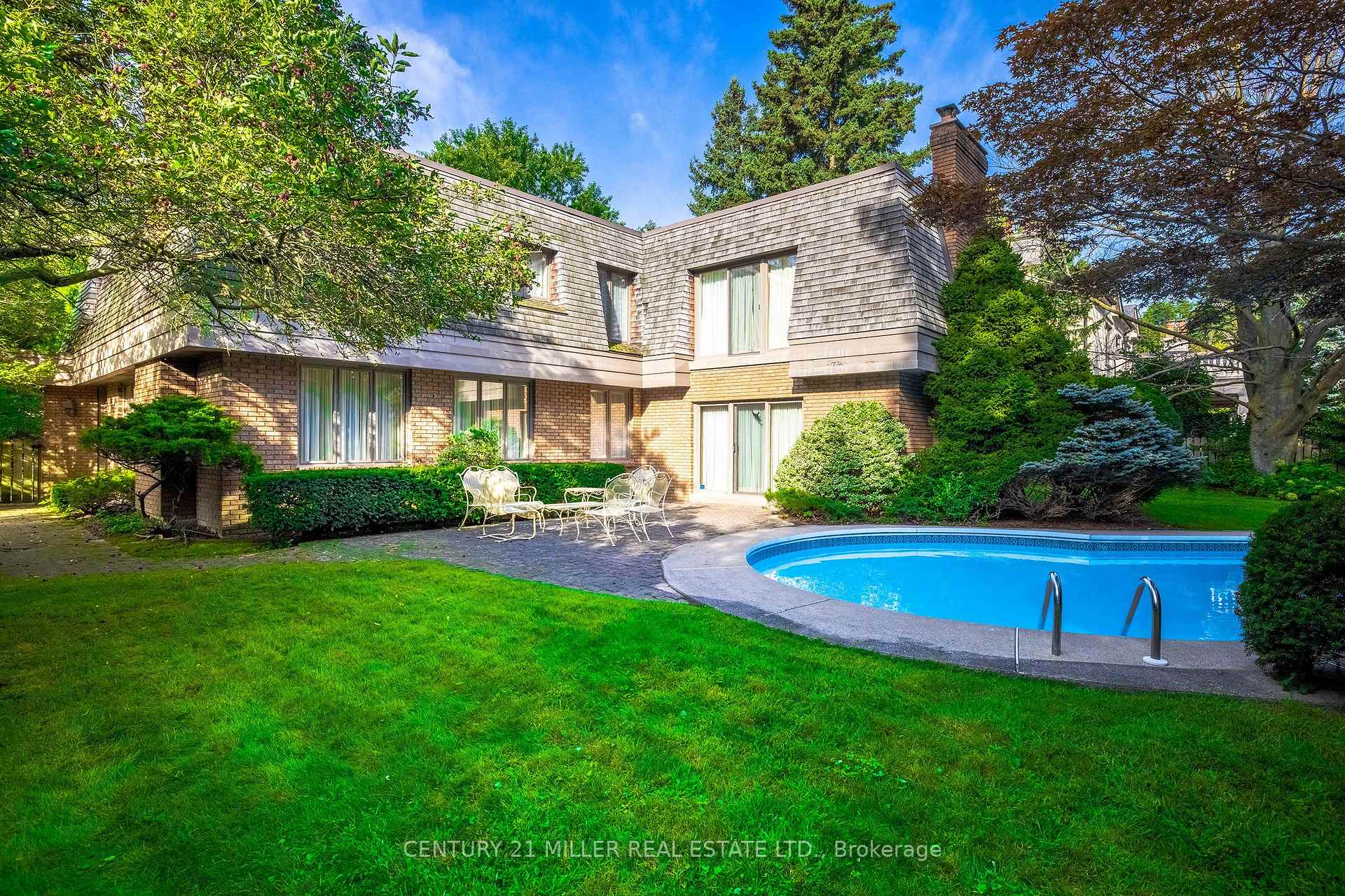 Photo 9 of 16 Colonial Crescent, Oakville, Morrison — HOMEH