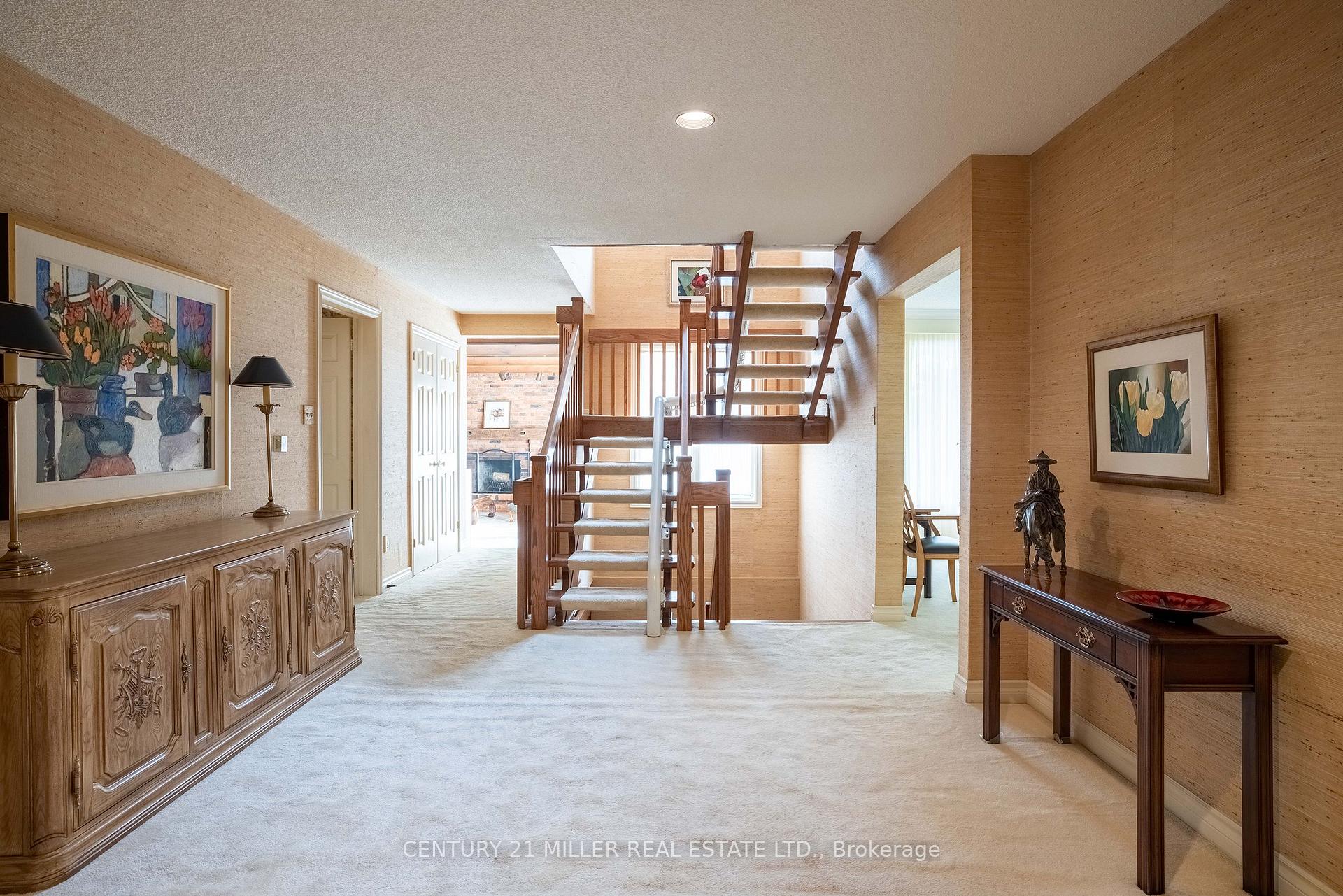 Photo 13 of 16 Colonial Crescent, Oakville, Morrison — HOMEH