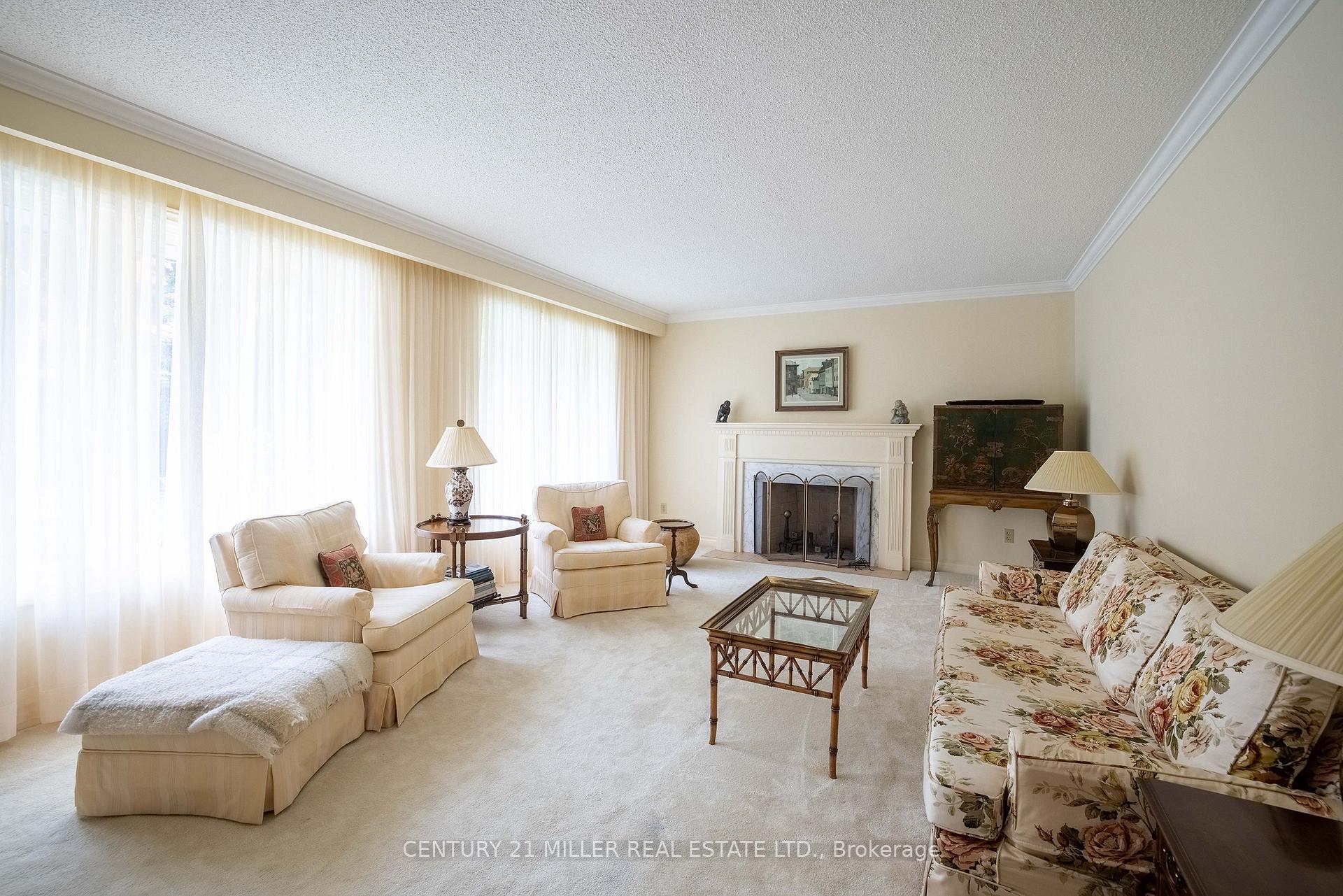 Photo 14 of 16 Colonial Crescent, Oakville, Morrison — HOMEH