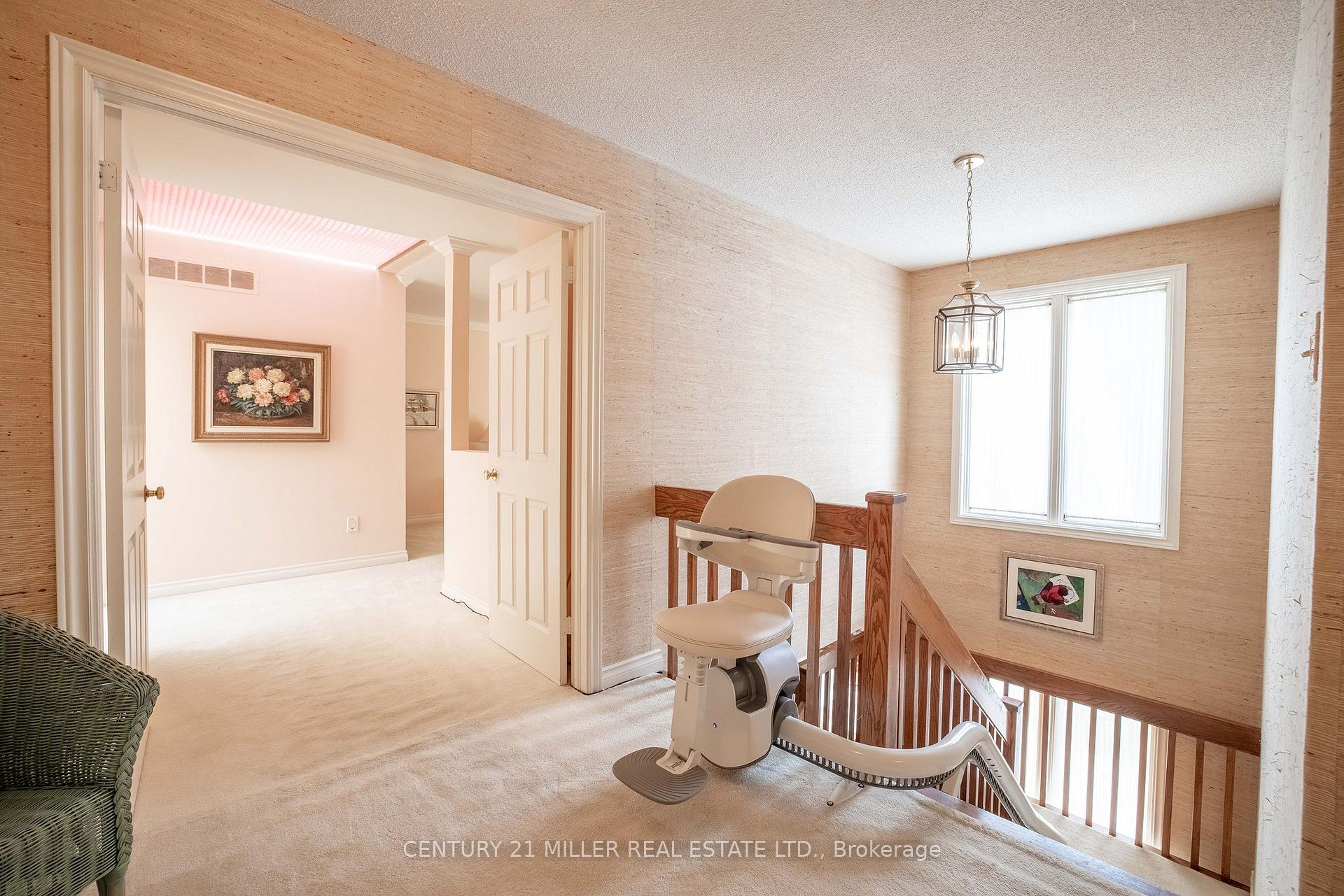 Photo 21 of 16 Colonial Crescent, Oakville, Morrison — HOMEH