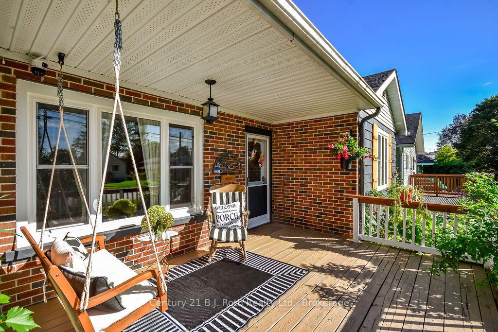 Photo 2 of 258 James Street E, Orillia — HOMEH