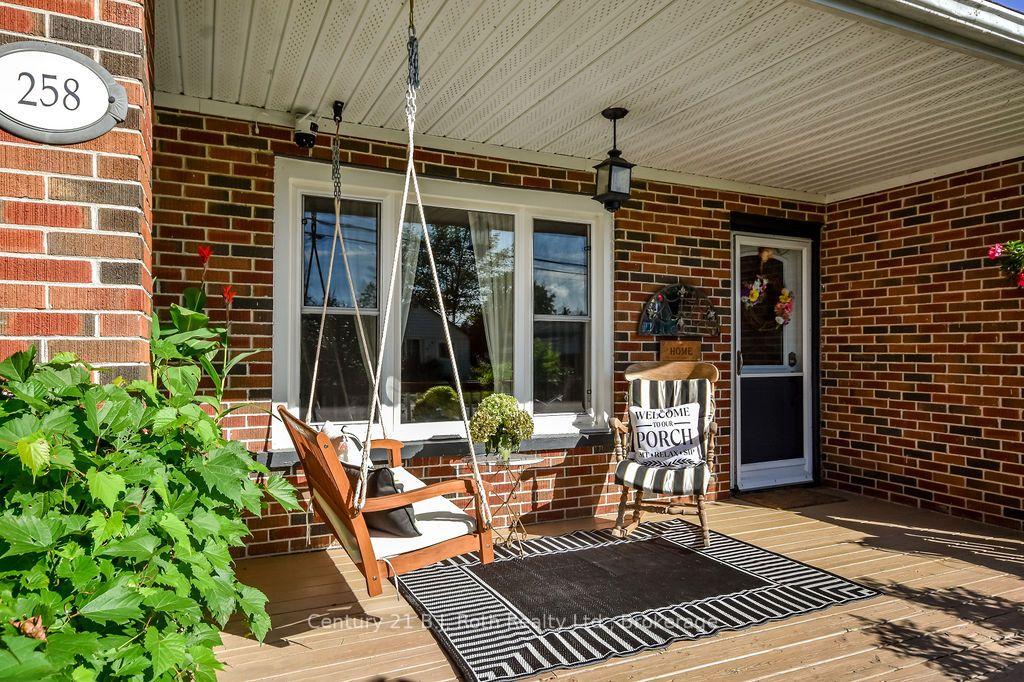 Photo 3 of 258 James Street E, Orillia — HOMEH