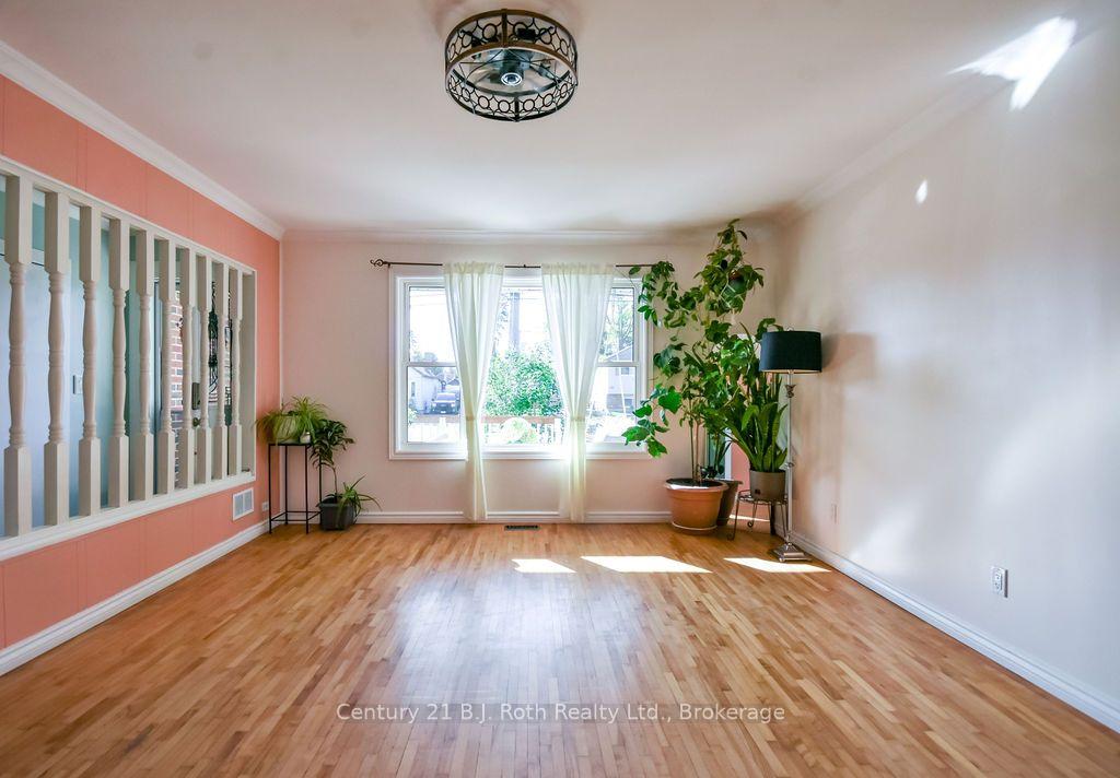 Photo 5 of 258 James Street E, Orillia — HOMEH
