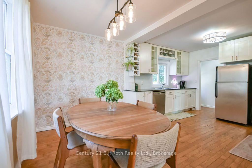 Photo 9 of 258 James Street E, Orillia — HOMEH