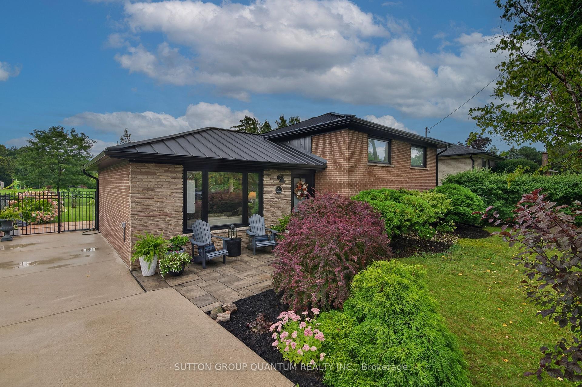 Photo 1 of 2103 Seabrook Drive, Oakville, West — HOMEH