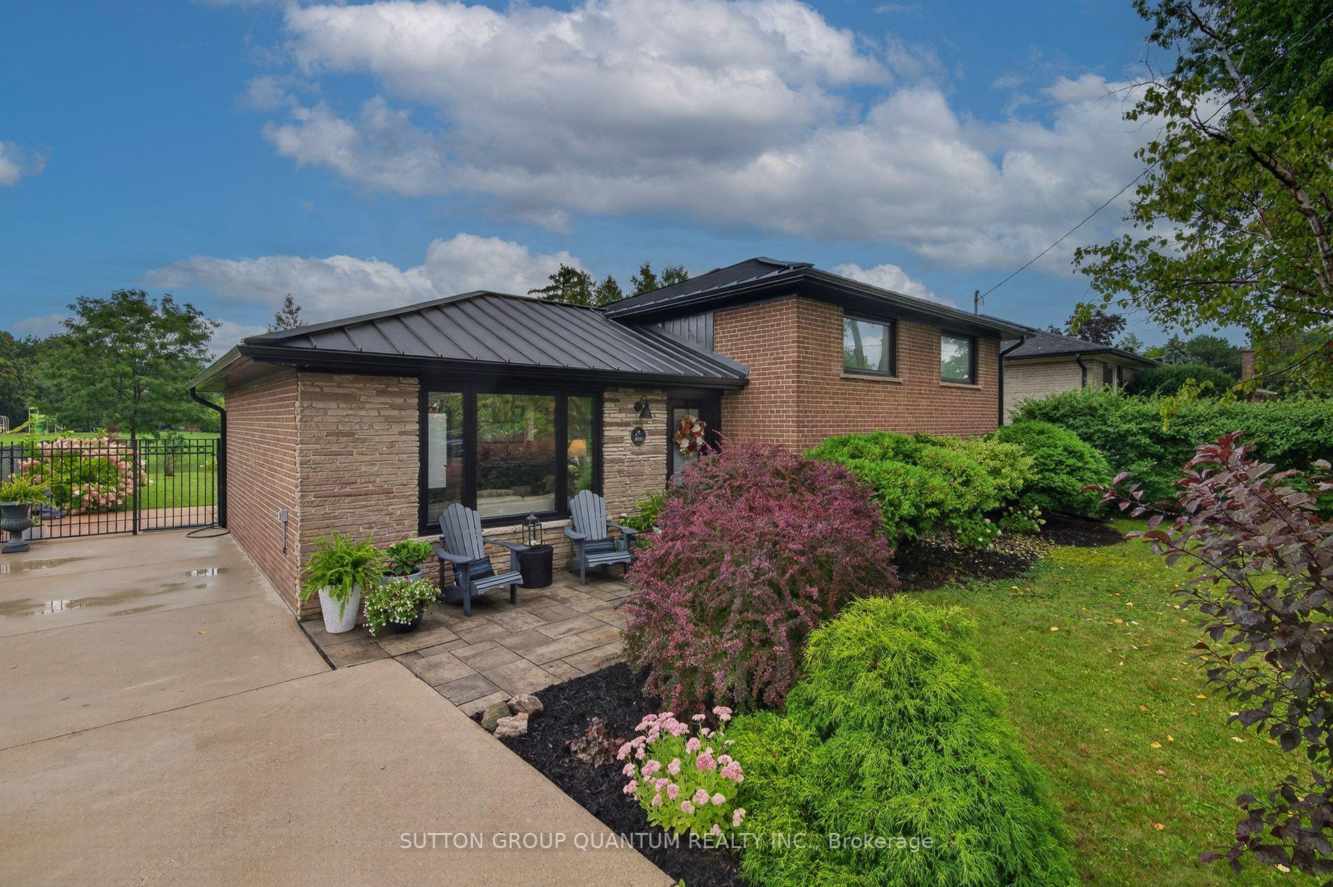 Photo 6 of 2103 Seabrook Drive, Oakville, West — HOMEH