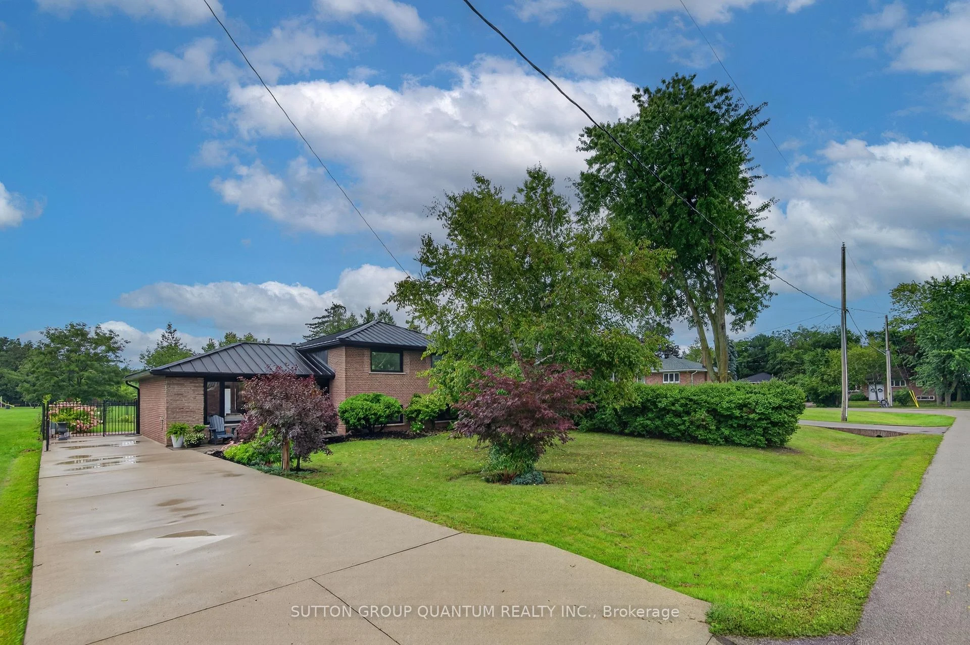 Photo 3 of 2103 Seabrook Drive, Oakville, West — HOMEH