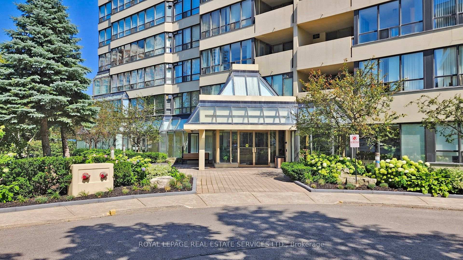 Photo 3 of 400 Webb Drive, Mississauga, City Centre — HOMEH