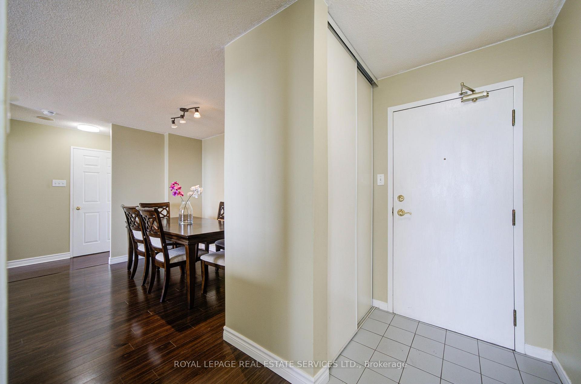 Photo 5 of 400 Webb Drive, Mississauga, City Centre — HOMEH