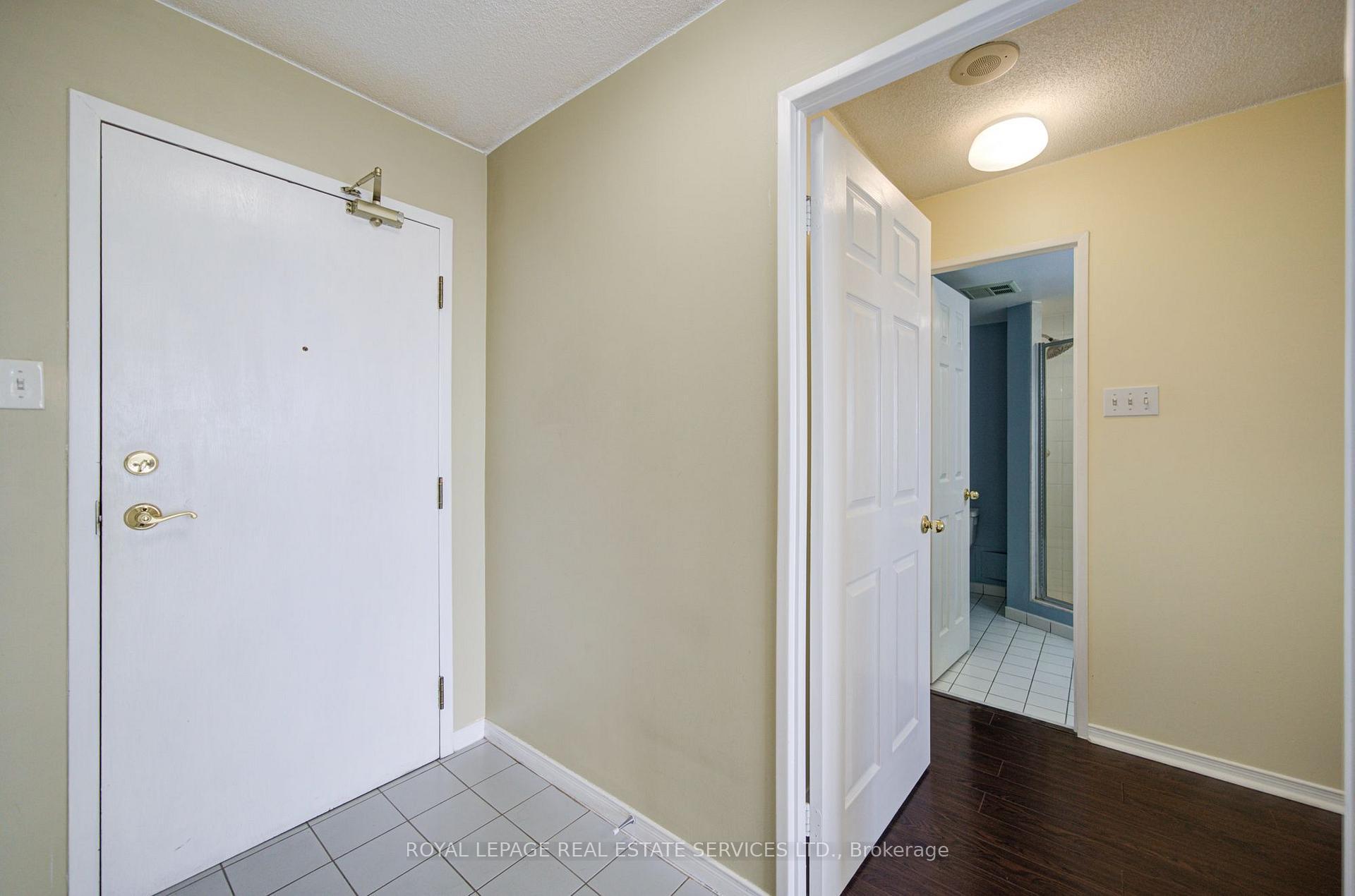 Photo 6 of 400 Webb Drive, Mississauga, City Centre — HOMEH