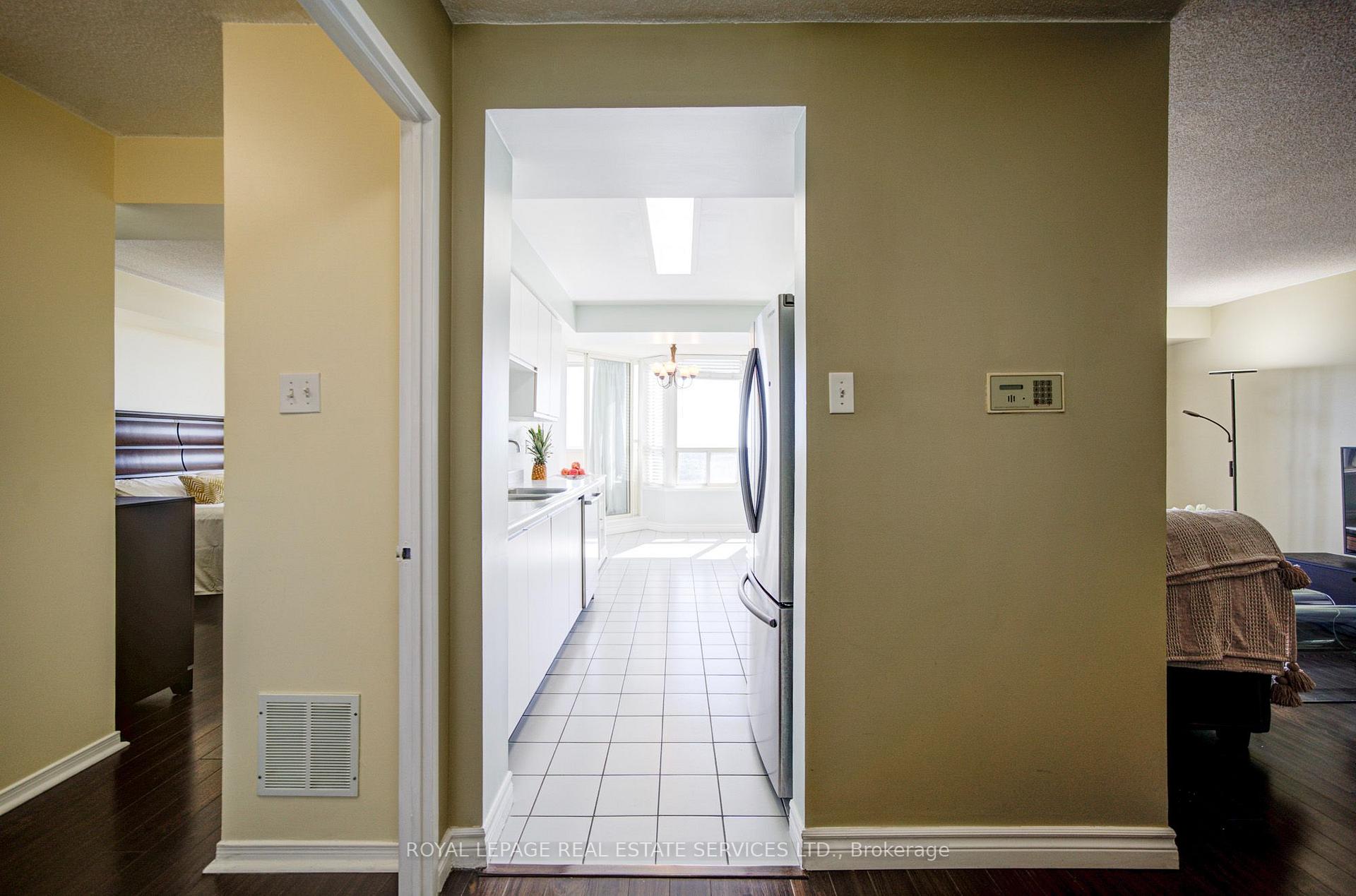 Photo 7 of 400 Webb Drive, Mississauga, City Centre — HOMEH