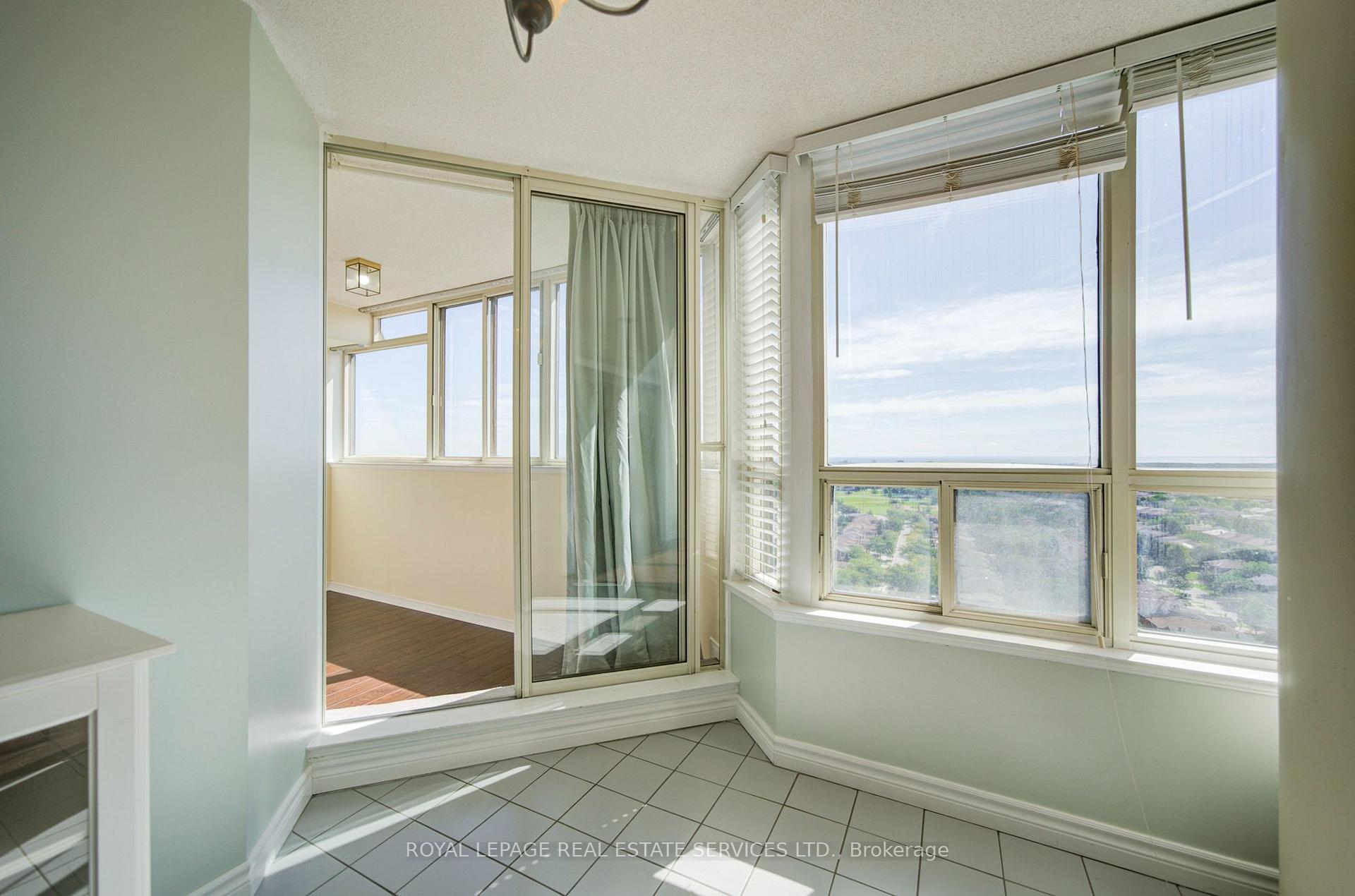 Photo 12 of 400 Webb Drive, Mississauga, City Centre — HOMEH