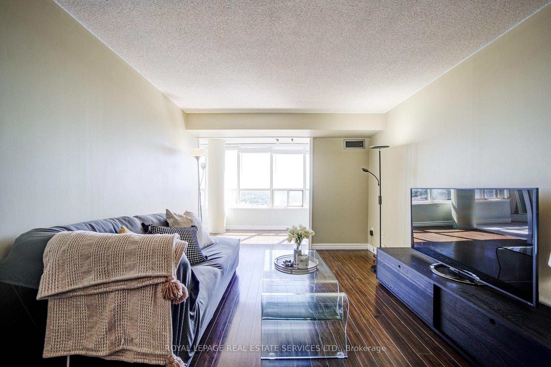 Photo 18 of 400 Webb Drive, Mississauga, City Centre — HOMEH