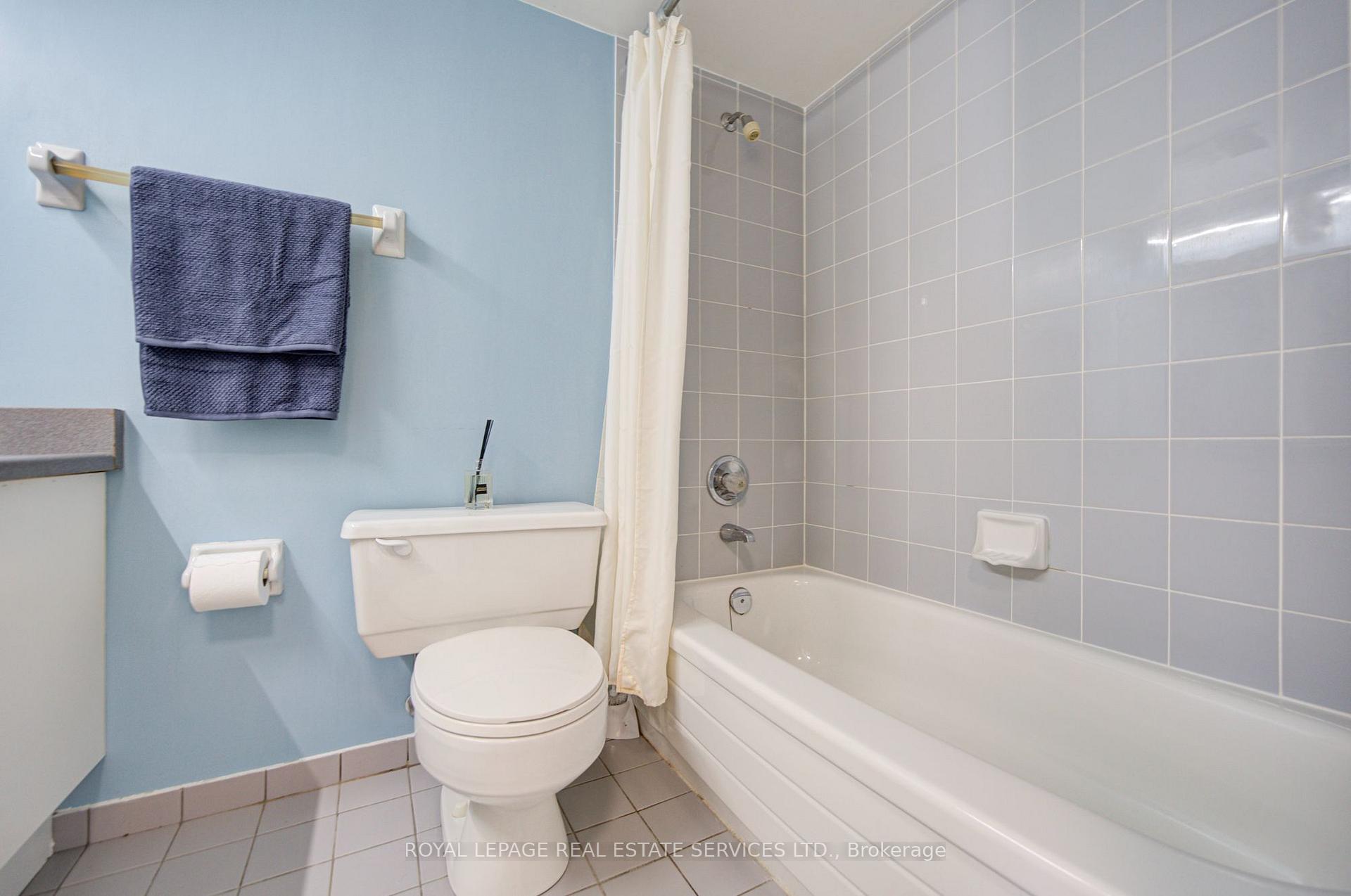 Photo 33 of 400 Webb Drive, Mississauga, City Centre — HOMEH