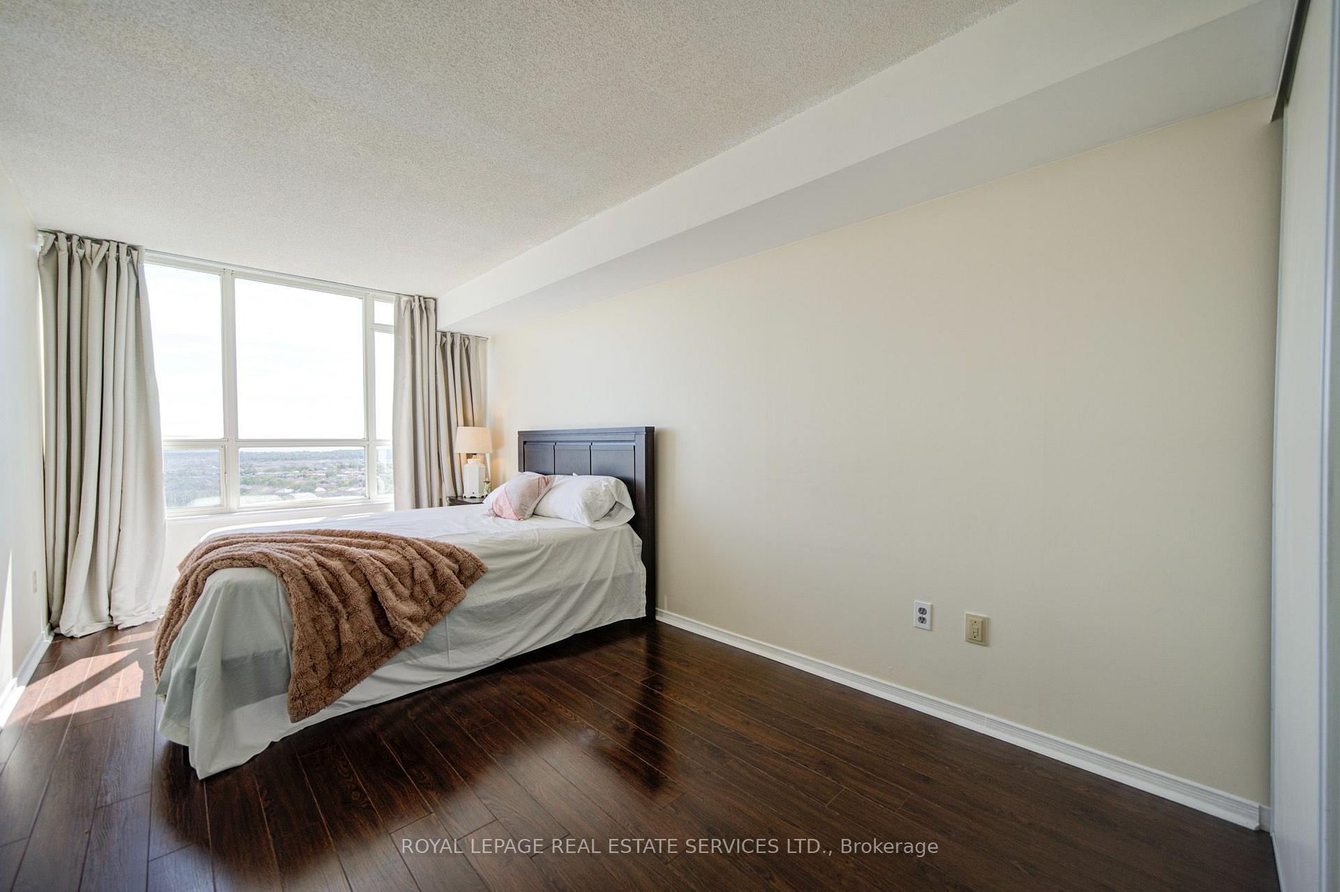 Photo 35 of 400 Webb Drive, Mississauga, City Centre — HOMEH