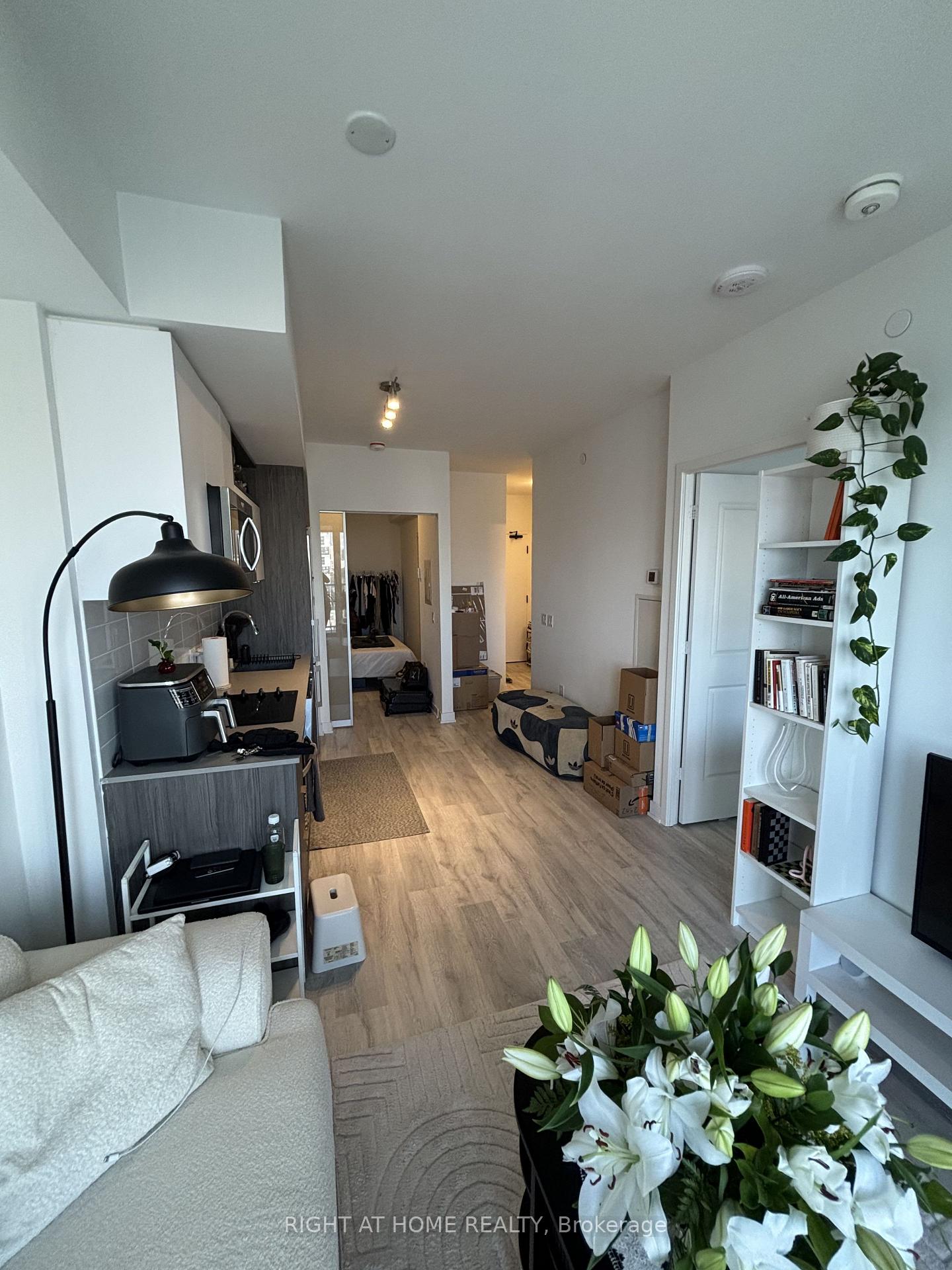 Photo 4 of Unit 2502, 100 Dalhousie Street E, Toronto, Church-Yonge Corridor — HOMEH