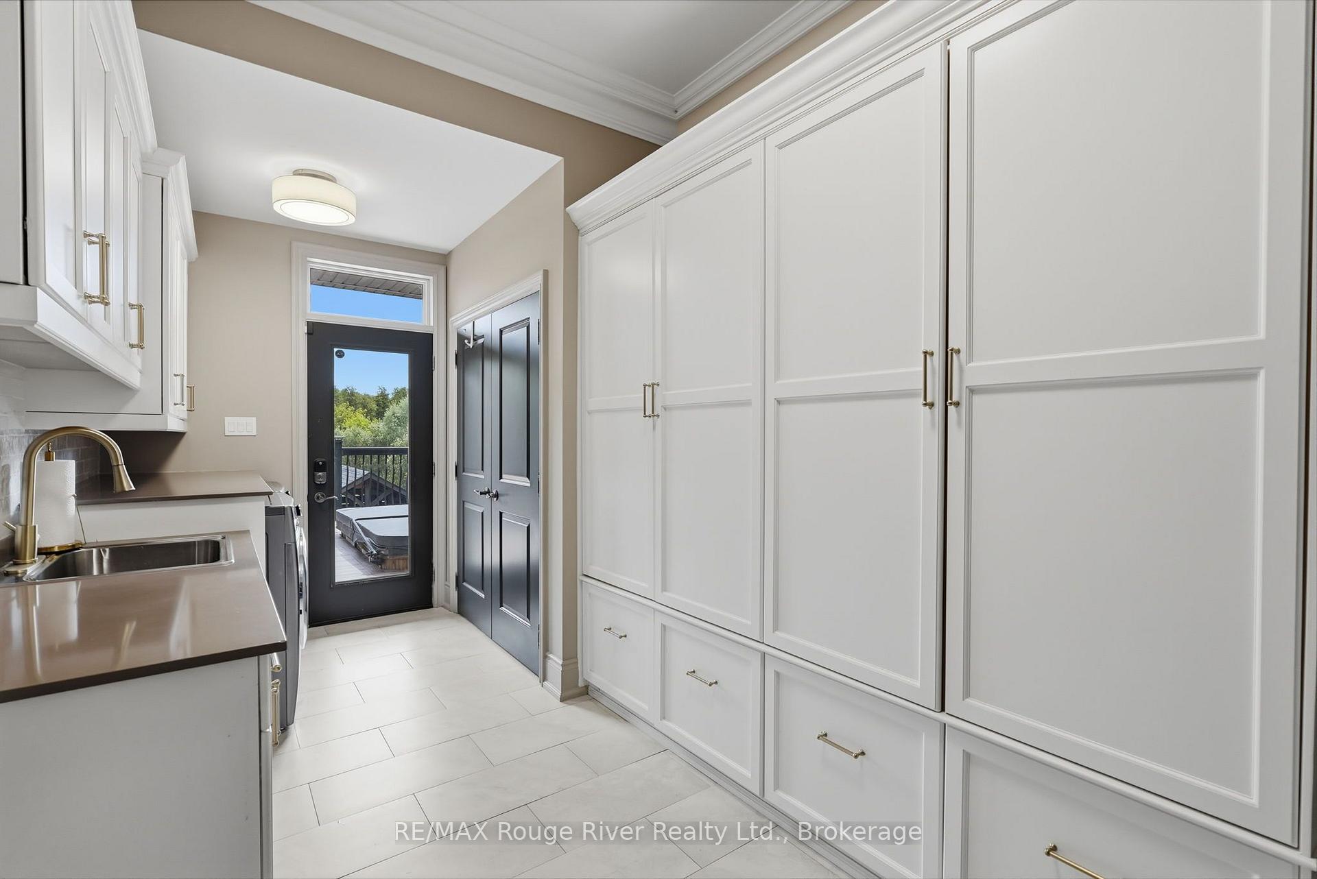 Photo 16 of 37 Camber Court, Whitby, Brooklin — HOMEH