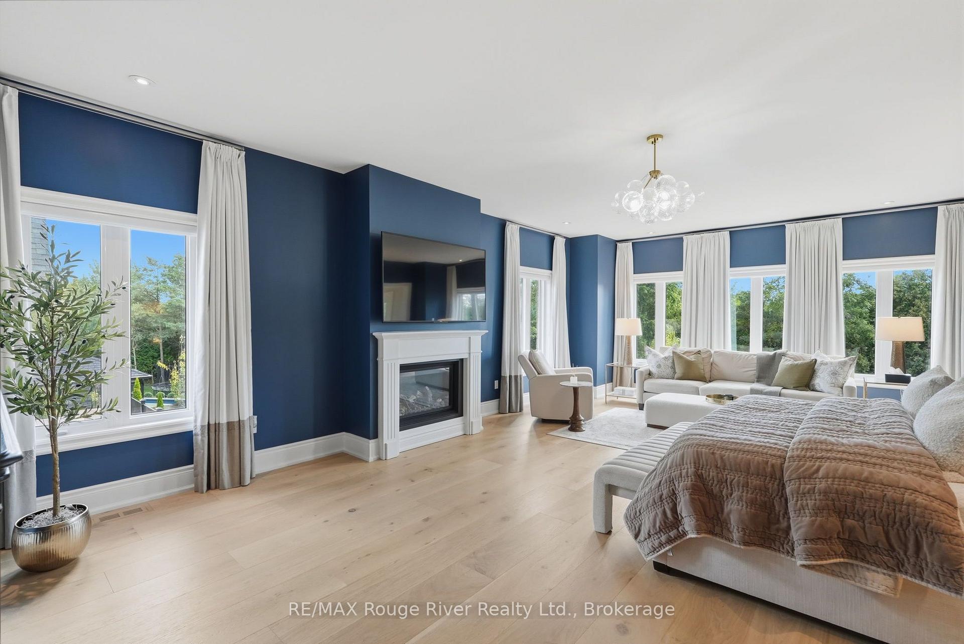 Photo 18 of 37 Camber Court, Whitby, Brooklin — HOMEH