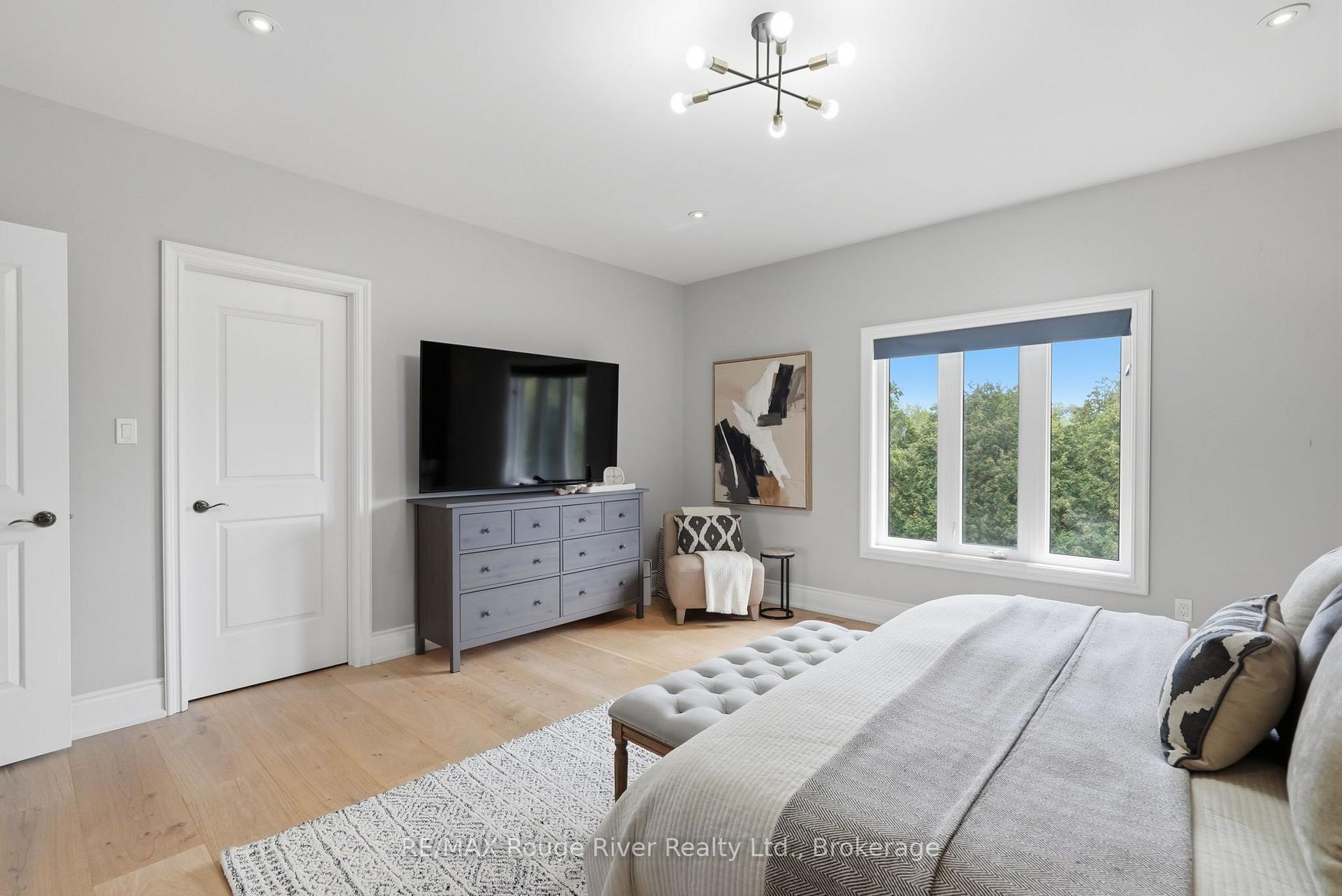 Photo 23 of 37 Camber Court, Whitby, Brooklin — HOMEH
