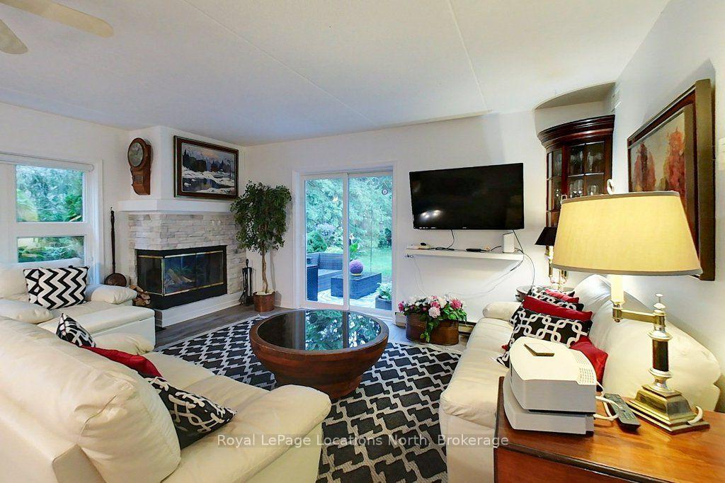 Photo 12 of 911 Cedar Pointe Court, Collingwood — HOMEH