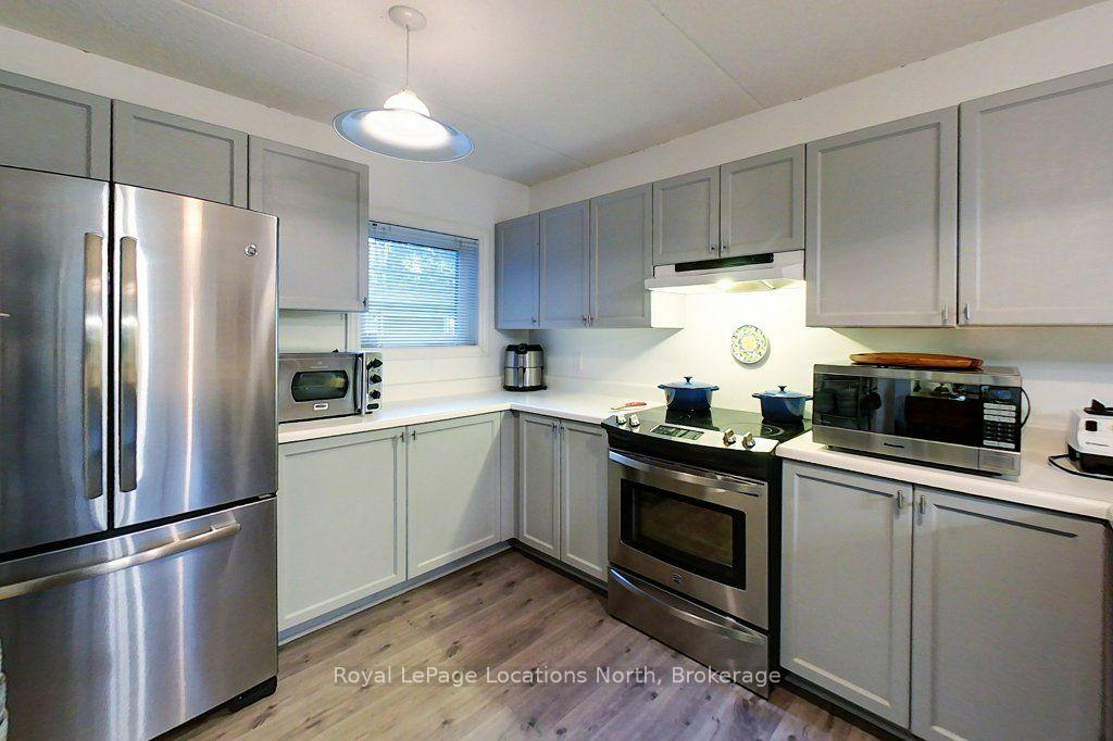 Photo 18 of 911 Cedar Pointe Court, Collingwood — HOMEH
