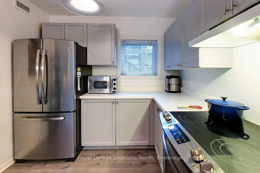 Photo 20 of 911 Cedar Pointe Court, Collingwood — HOMEH