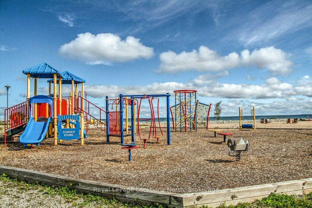 Photo 32 of 911 Cedar Pointe Court, Collingwood — HOMEH