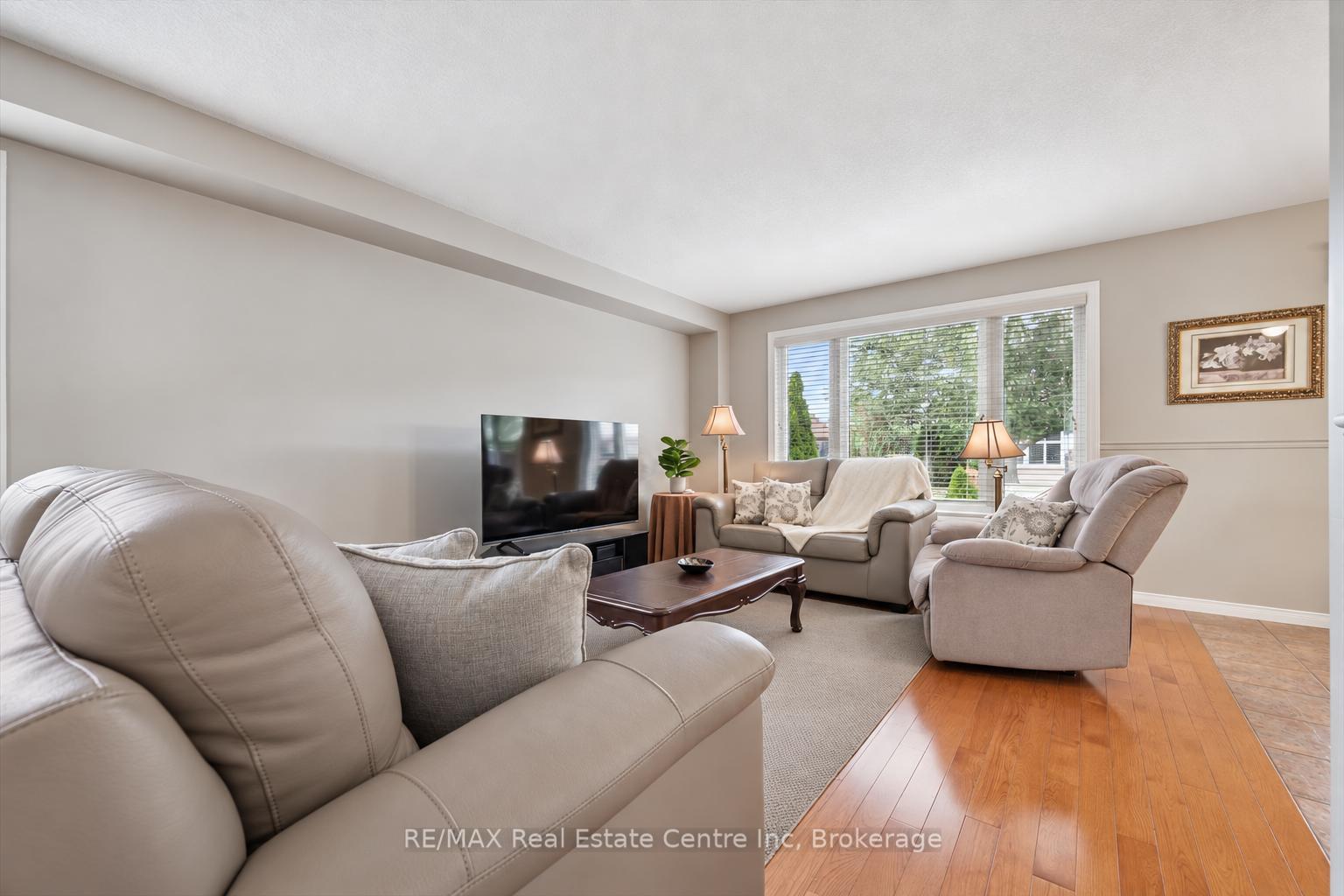 Photo 3 of 4 Hunt Street, Guelph, Pineridge/Westminster Woods — HOMEH
