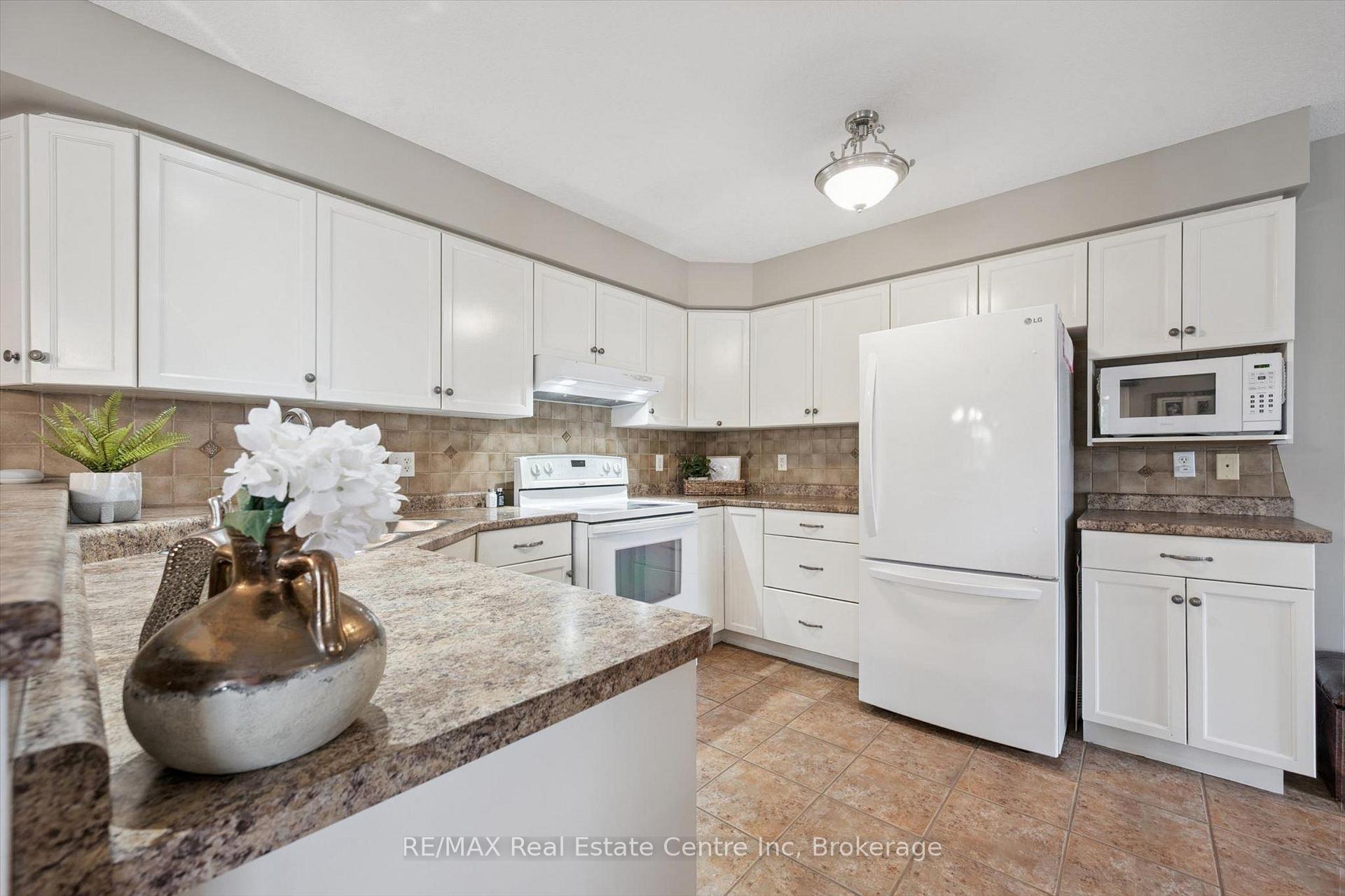 Photo 6 of 4 Hunt Street, Guelph, Pineridge/Westminster Woods — HOMEH
