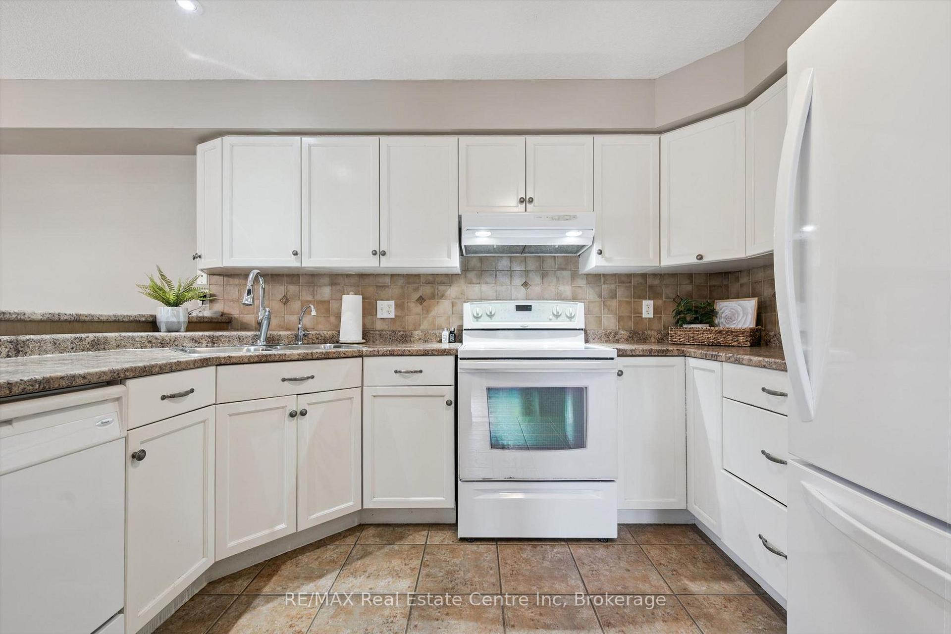 Photo 7 of 4 Hunt Street, Guelph, Pineridge/Westminster Woods — HOMEH