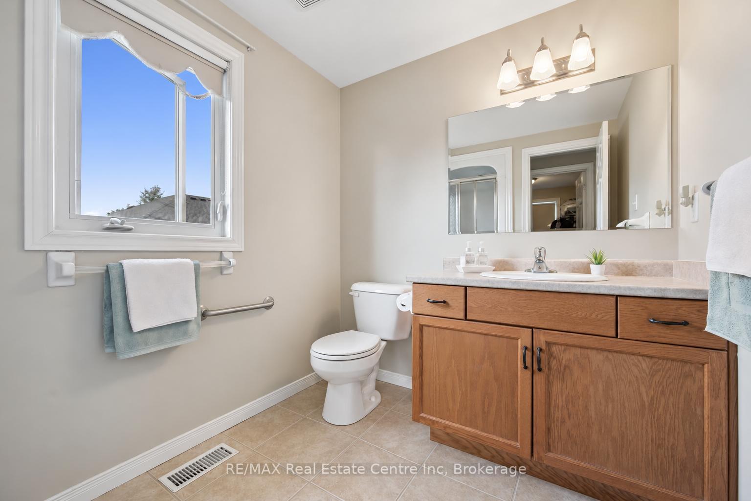 Photo 11 of 4 Hunt Street, Guelph, Pineridge/Westminster Woods — HOMEH