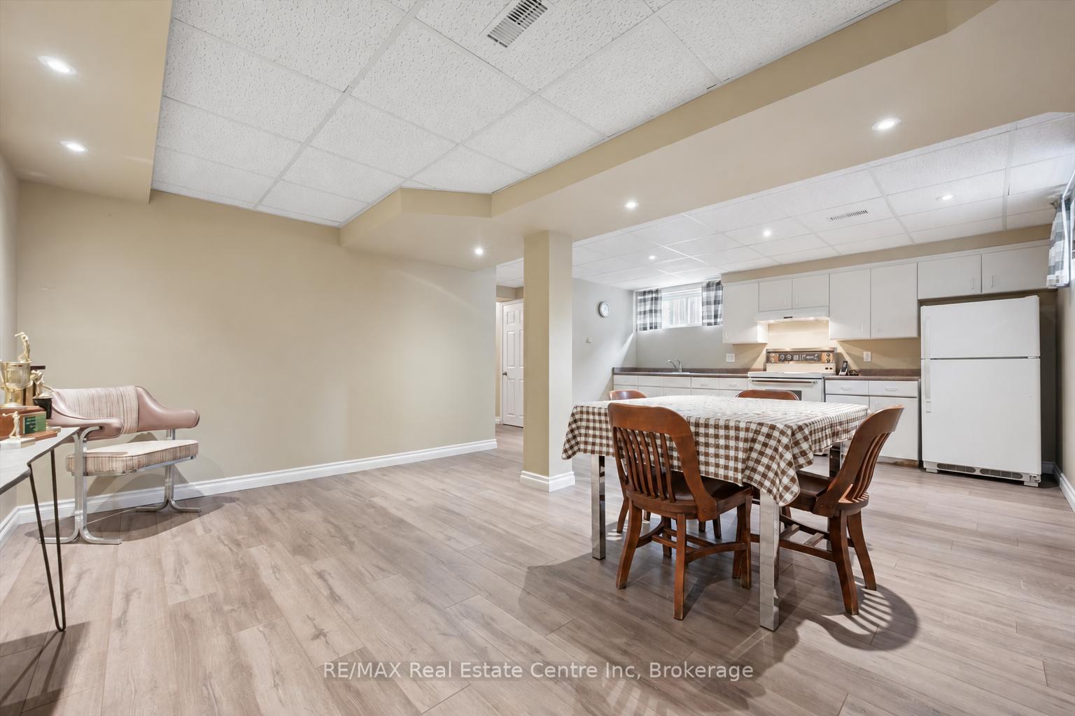 Photo 17 of 4 Hunt Street, Guelph, Pineridge/Westminster Woods — HOMEH