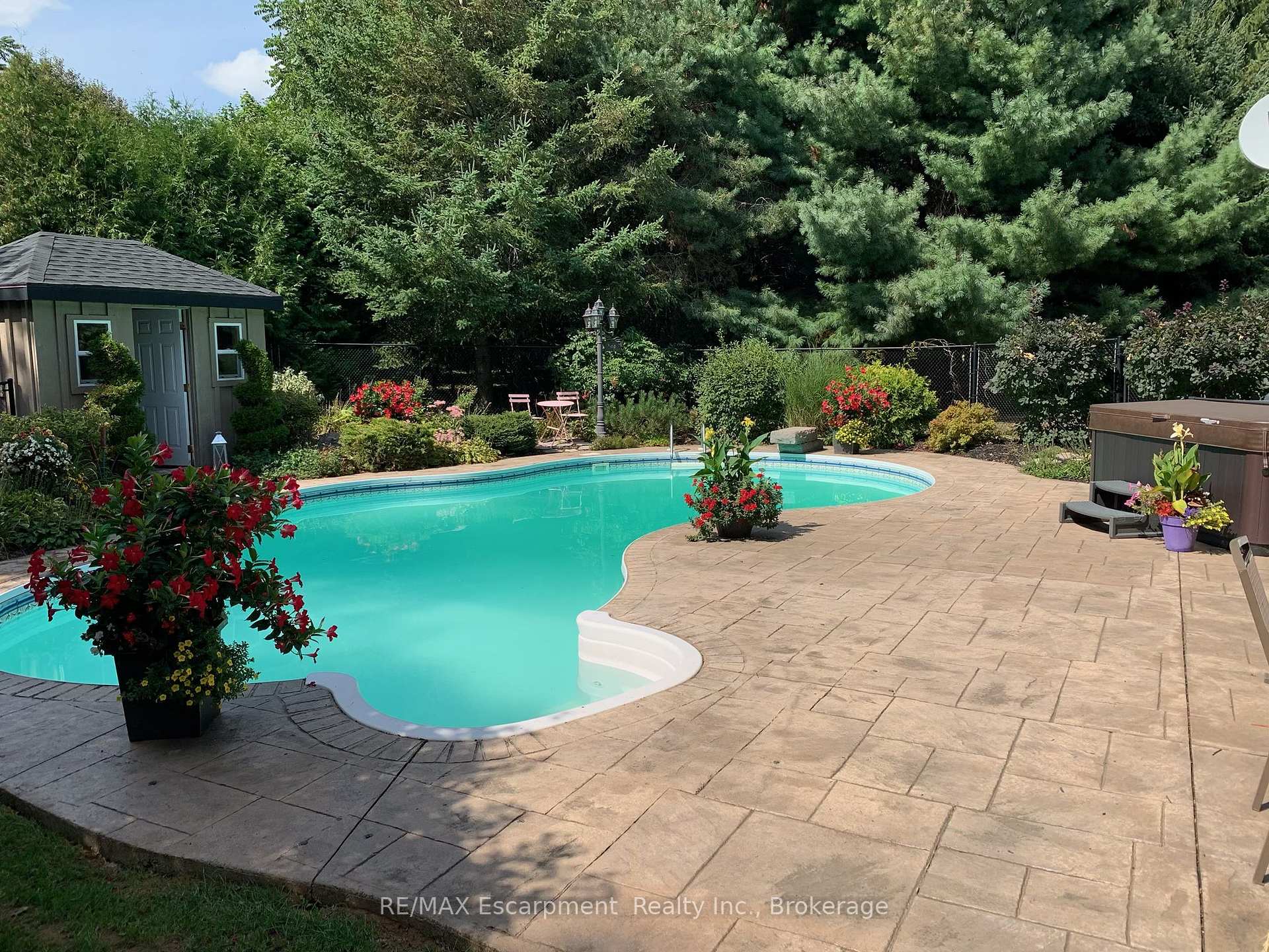 Photo 3 of 31 Alder Crescent, Pelham, Fenwick — HOMEH
