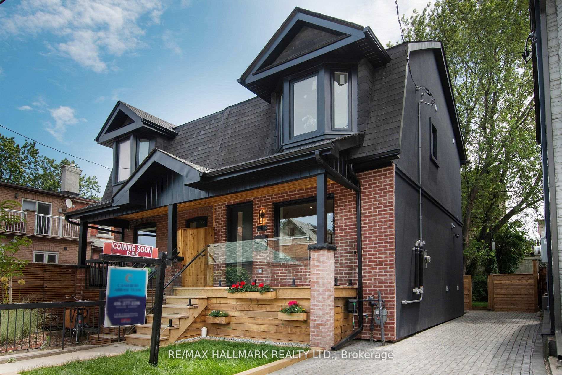 Photo 2 of 1 1/2 Delaney Crescent, Toronto, Little Portugal — HOMEH
