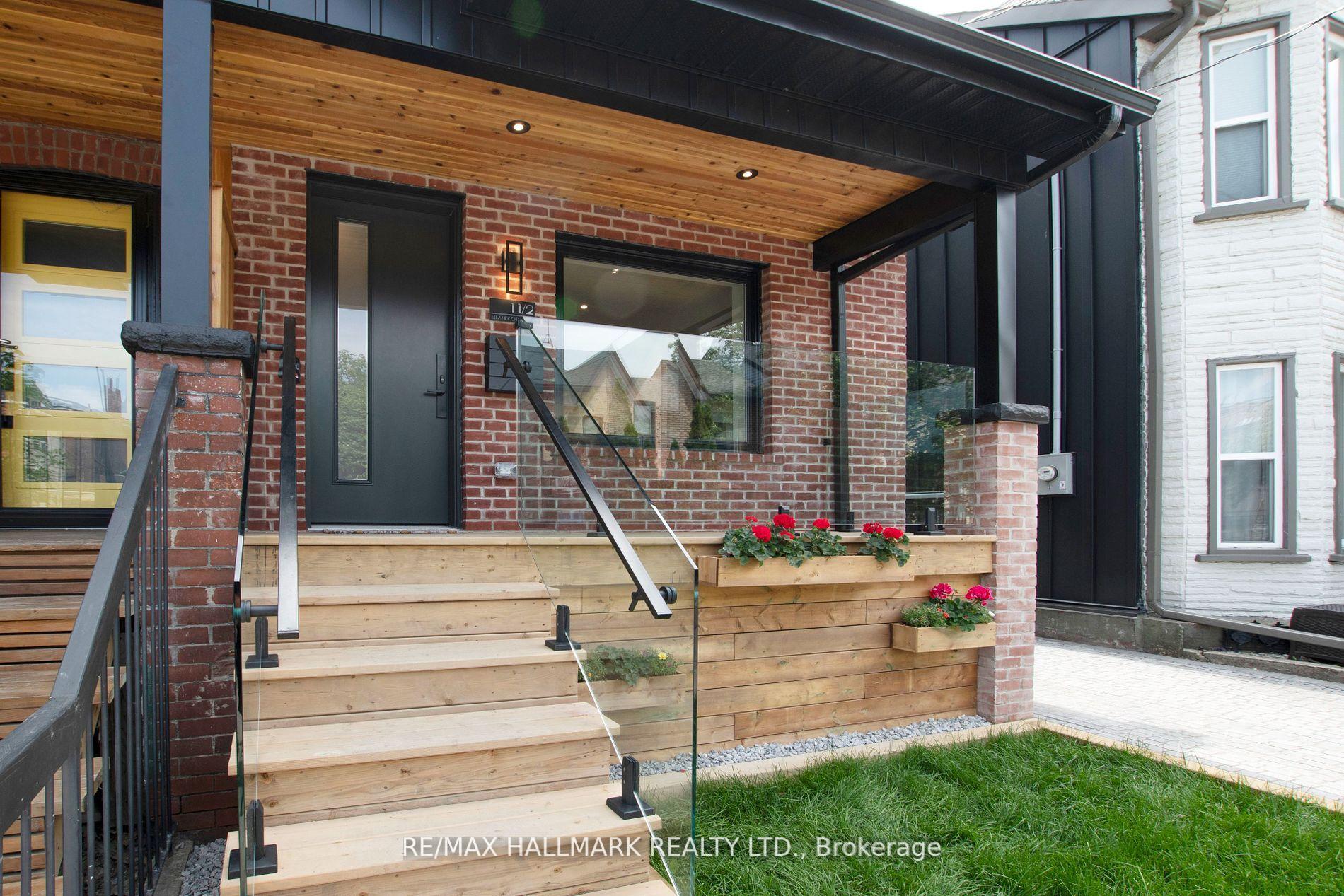 Photo 4 of 1 1/2 Delaney Crescent, Toronto, Little Portugal — HOMEH