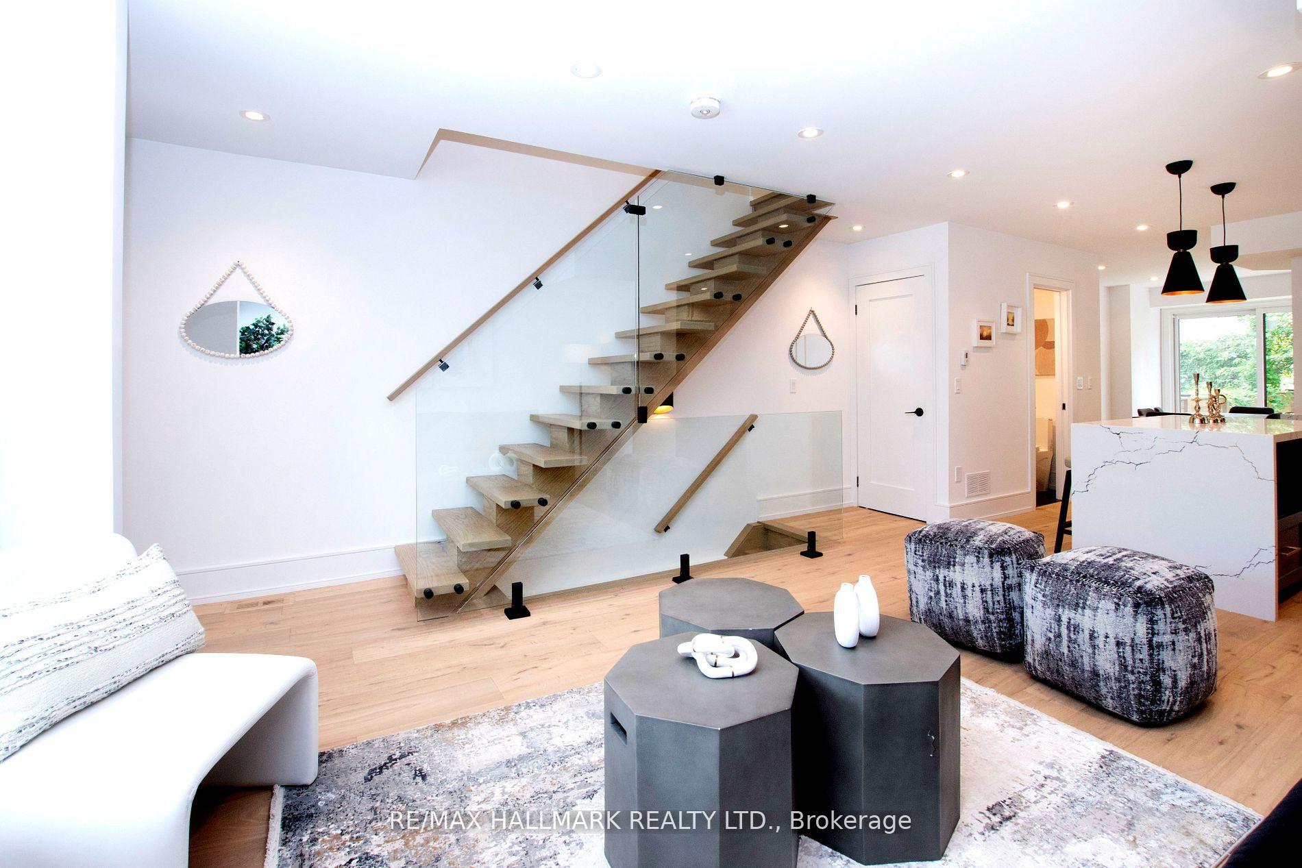 Photo 7 of 1 1/2 Delaney Crescent, Toronto, Little Portugal — HOMEH